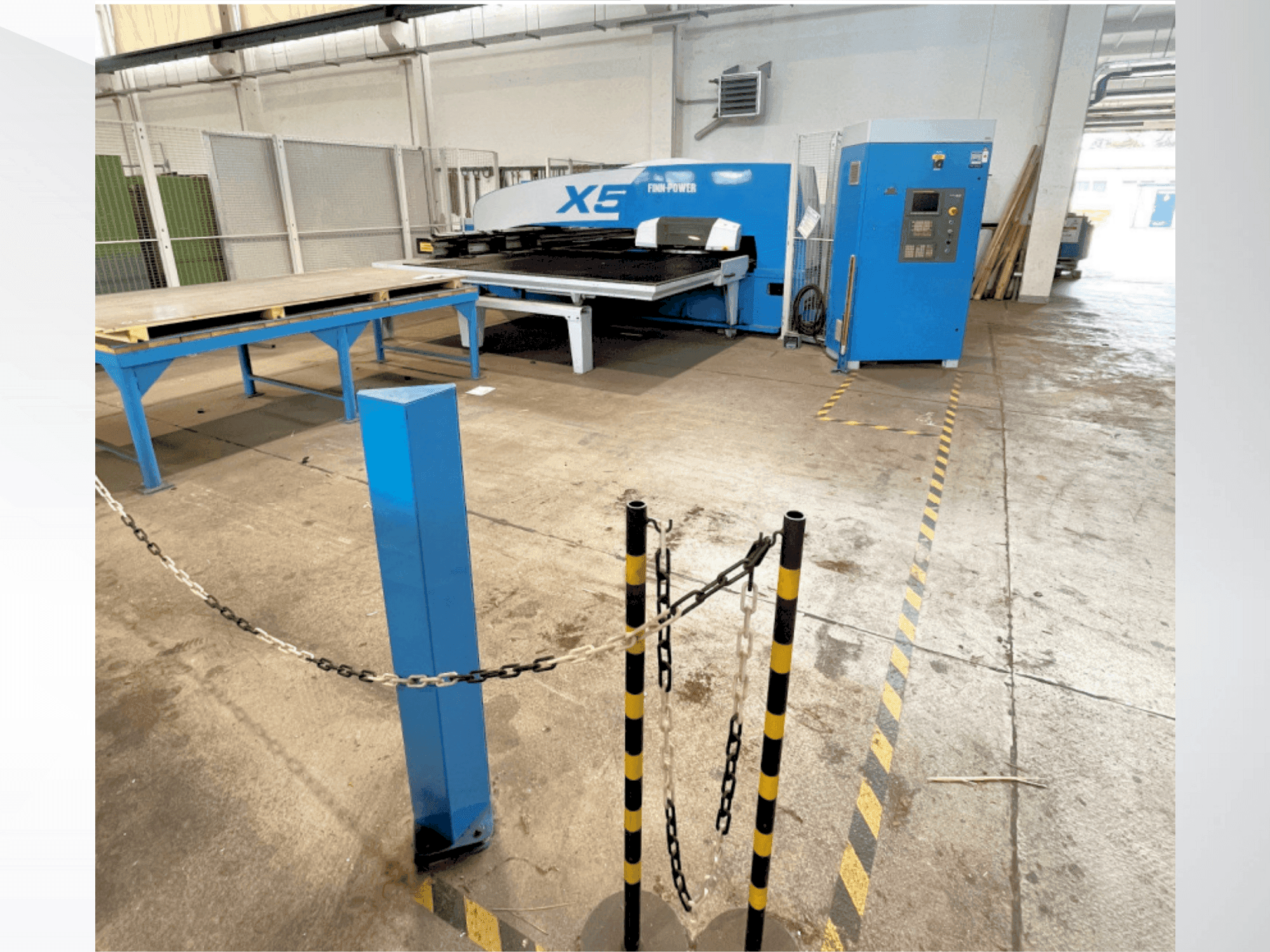 A Finn-Power X5 gép elölnézete