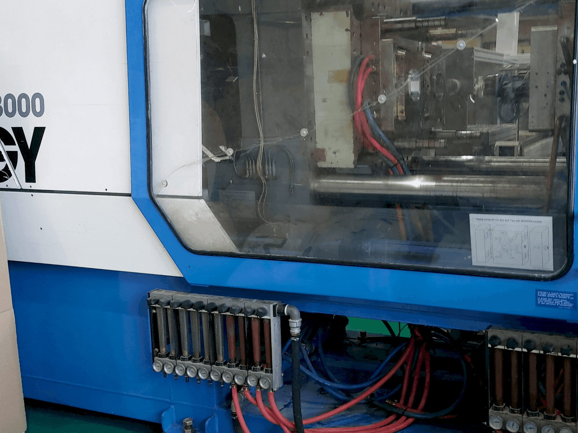 A Netstal S 300 – 1700 gép elölnézete