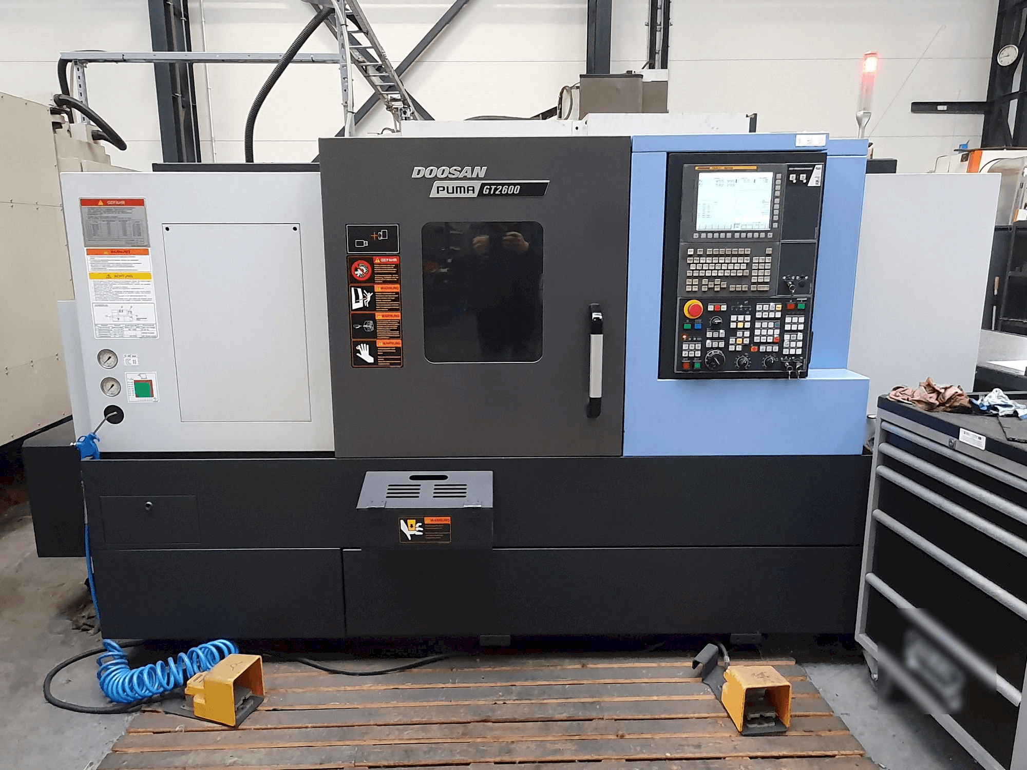 A Doosan PUMA GT2600 gép elölnézete
