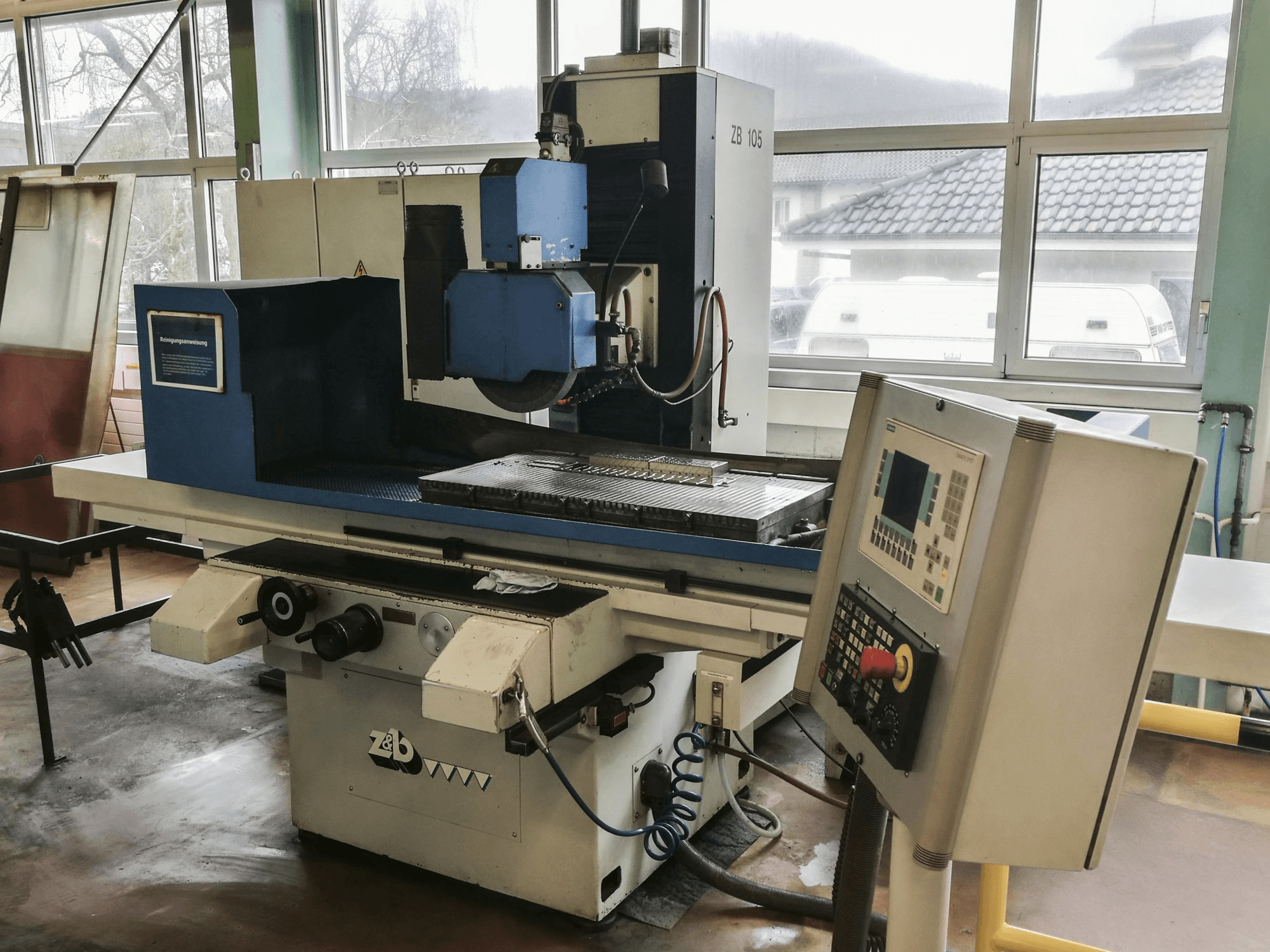 A ZIERSCH & BALTRUSCH NC-SUPERPLUS ZB 105 gép elölnézete