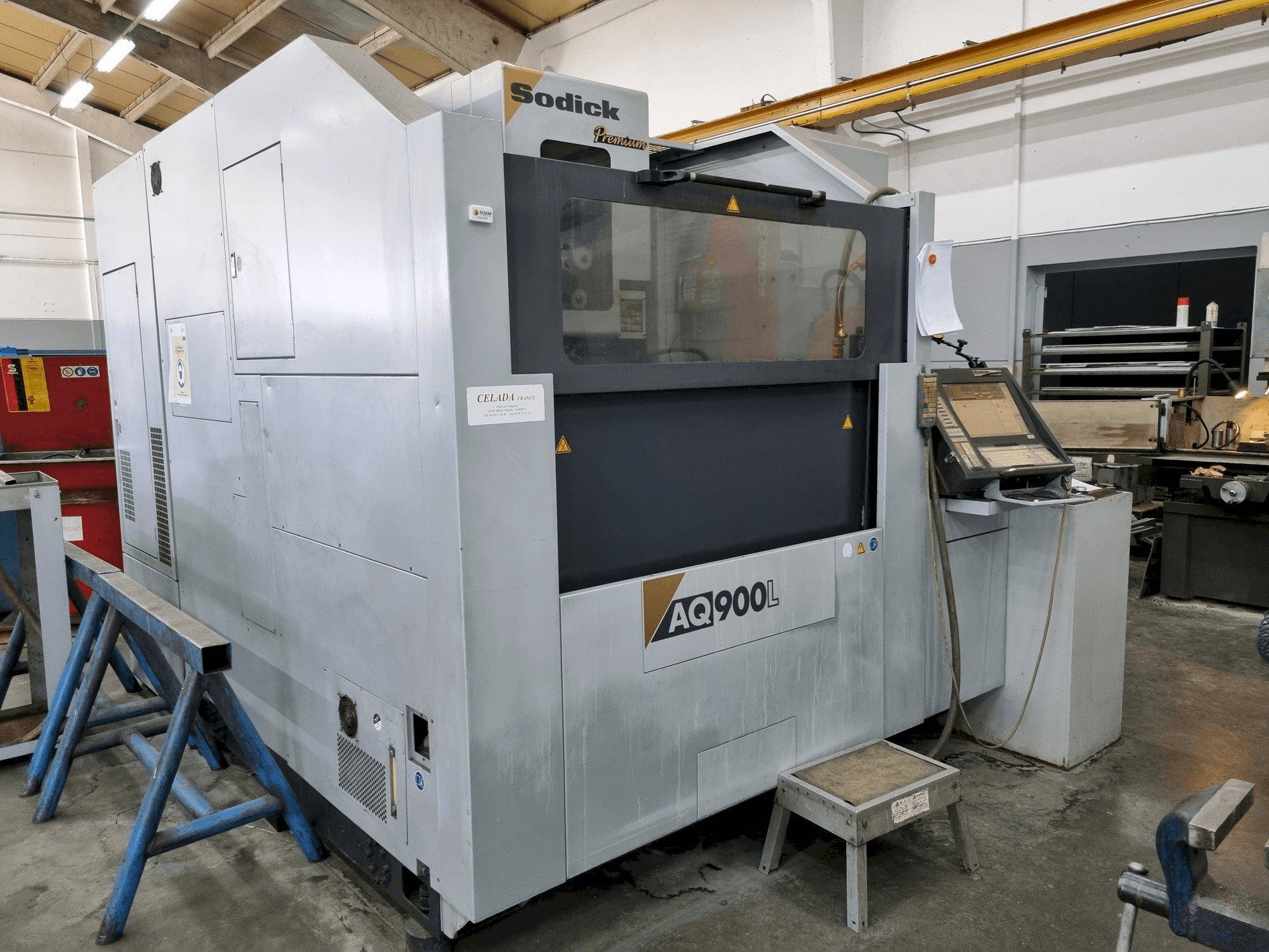 A Sodick AQ900L gép elölnézete