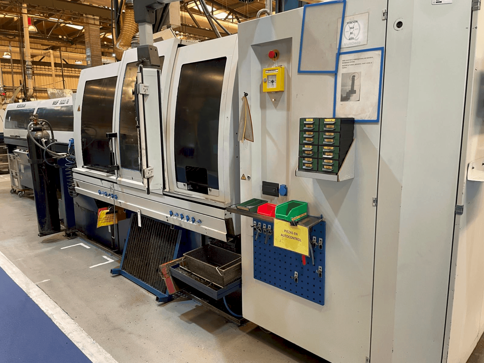 A TORNOS MultiDeco 20-8b gép elölnézete