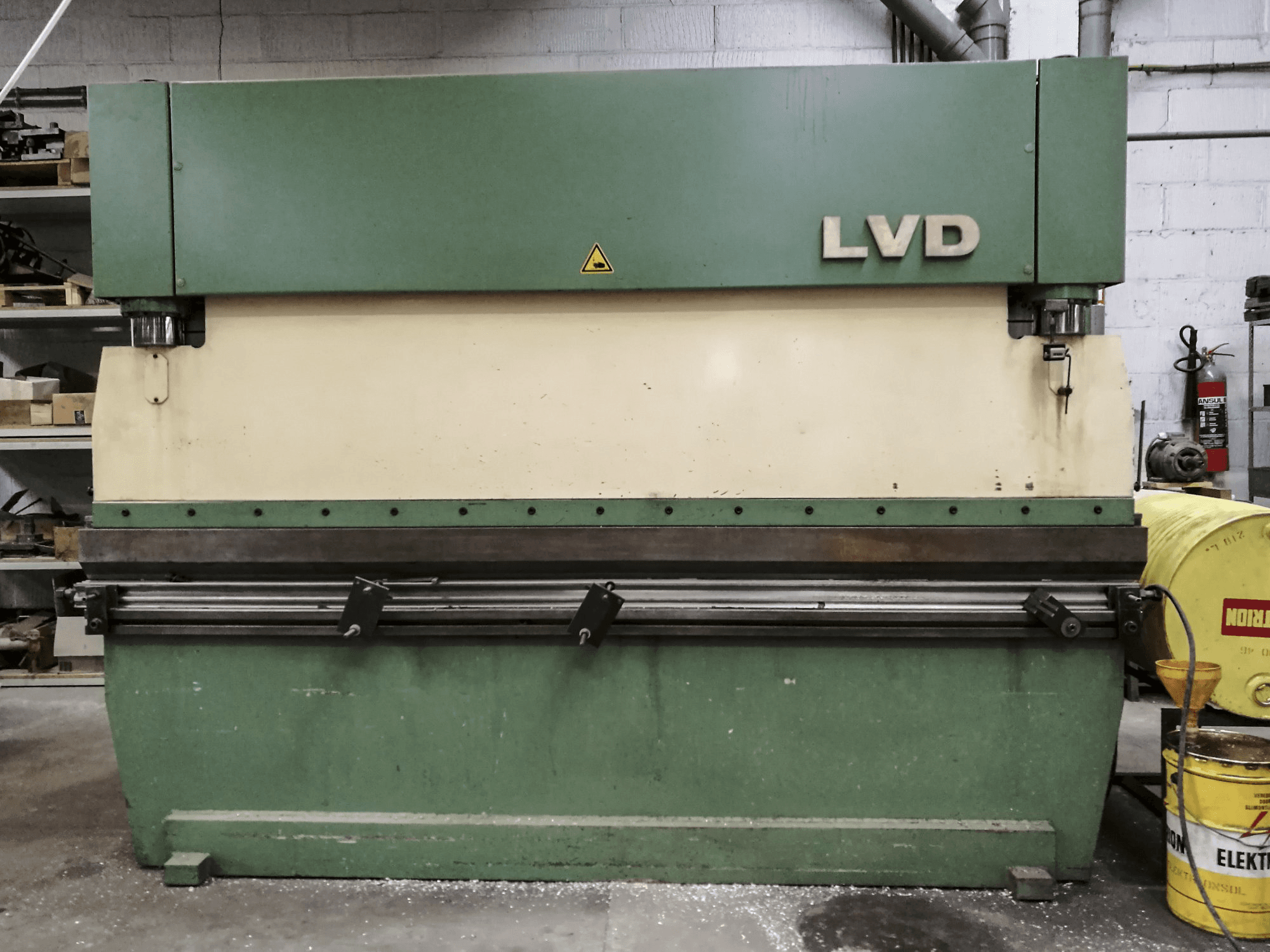 A LVD PP 70/25-30 gép elölnézete