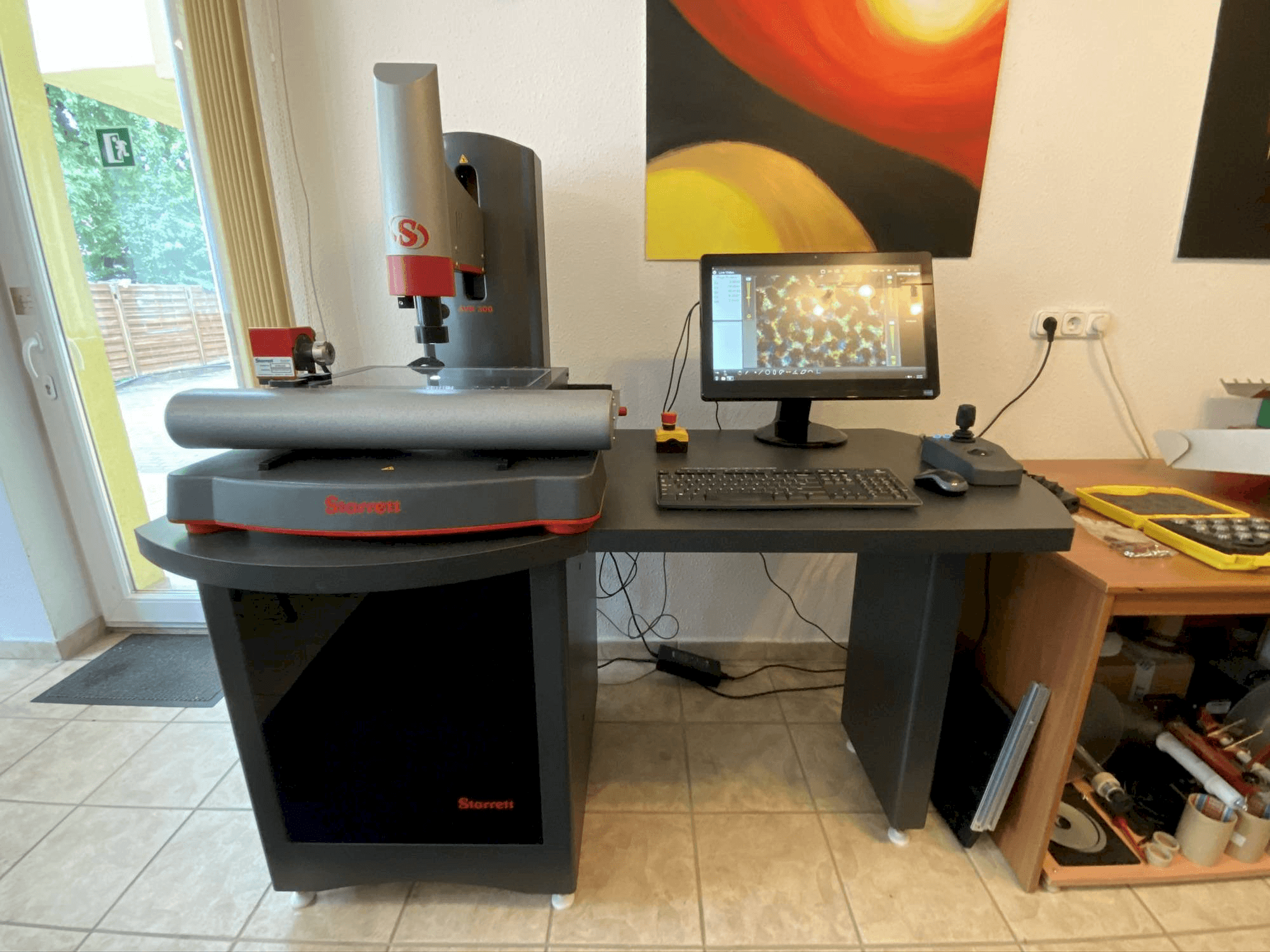 A Starrett AVR 300 gép elölnézete