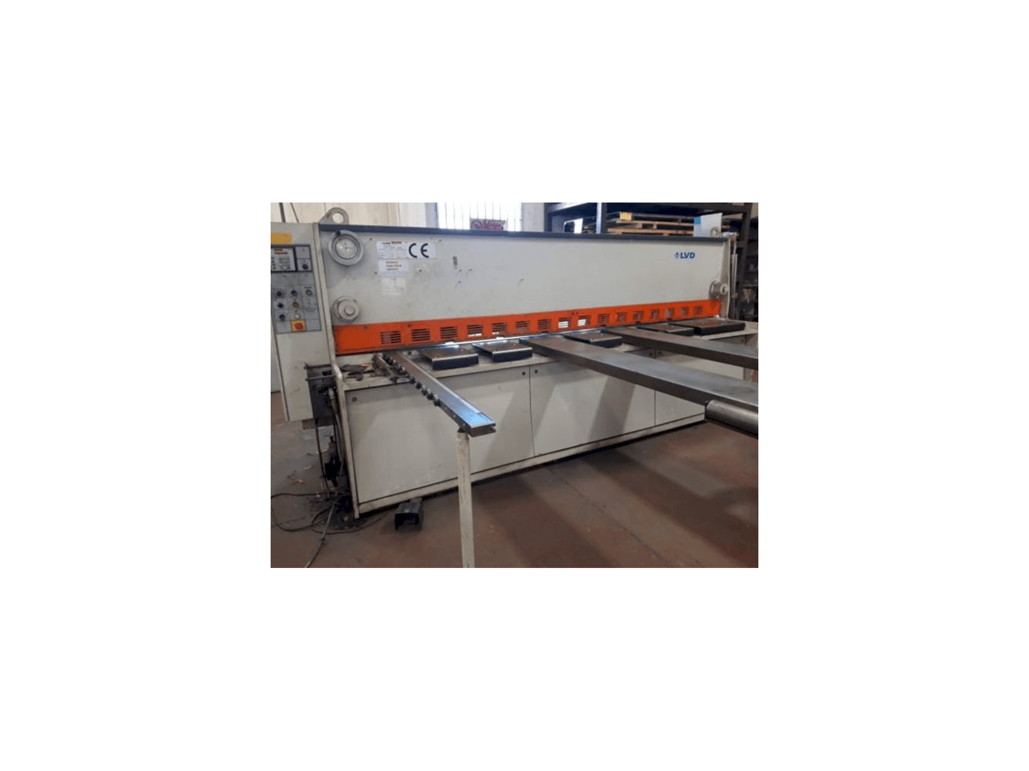 A LVD LDR 3000mm x 6mm gép elölnézete