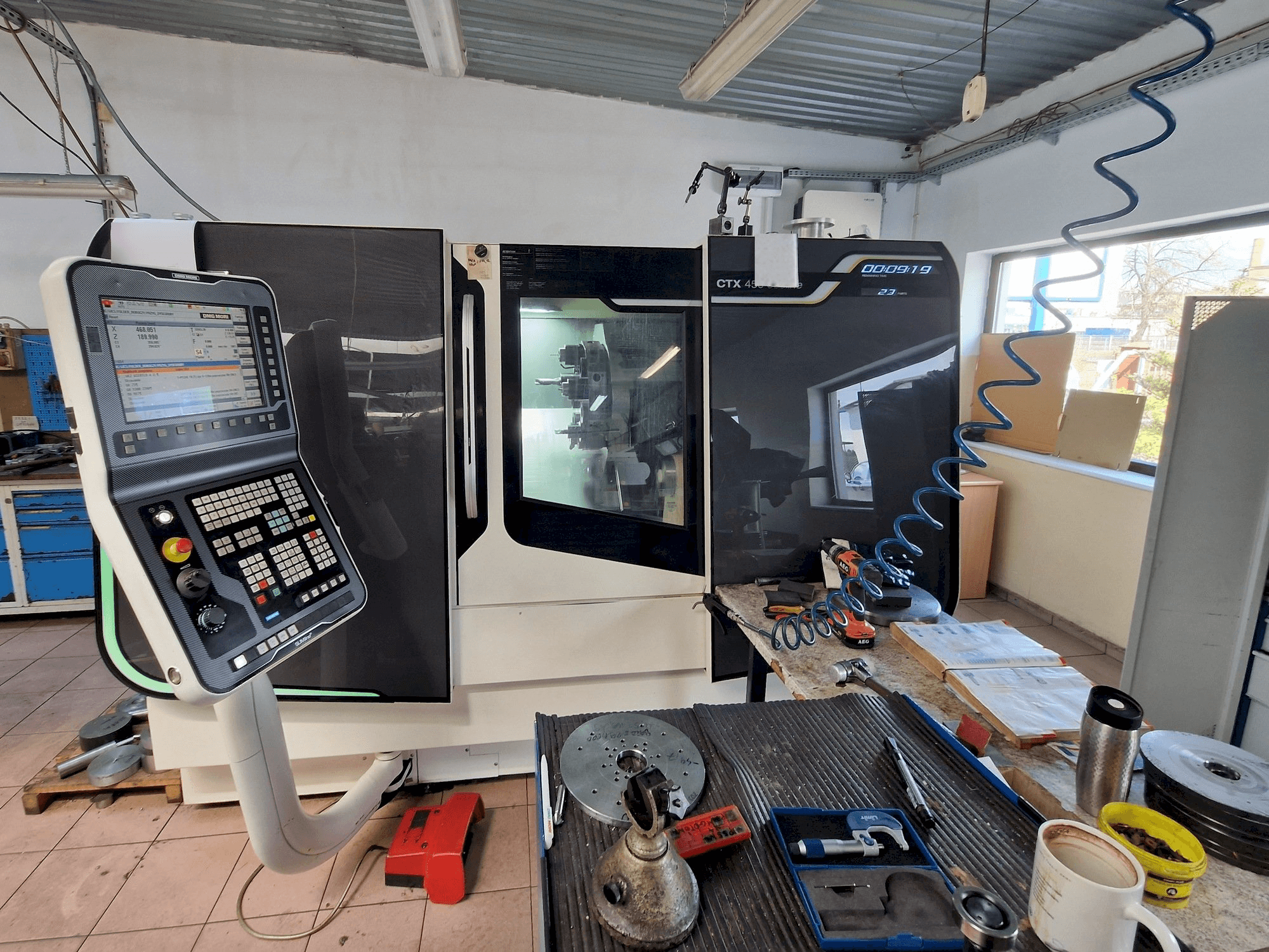 A DMG MORI CTX 450 ecoline gép elölnézete