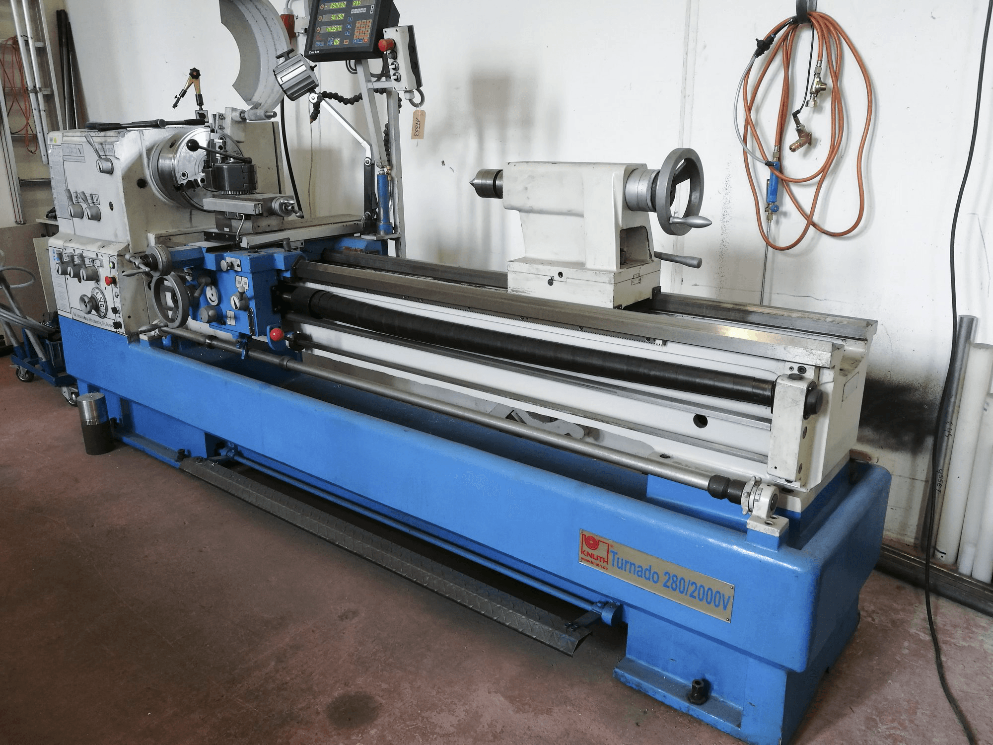 A KNUTH Turnado 280/2000 V gép jobb nézete