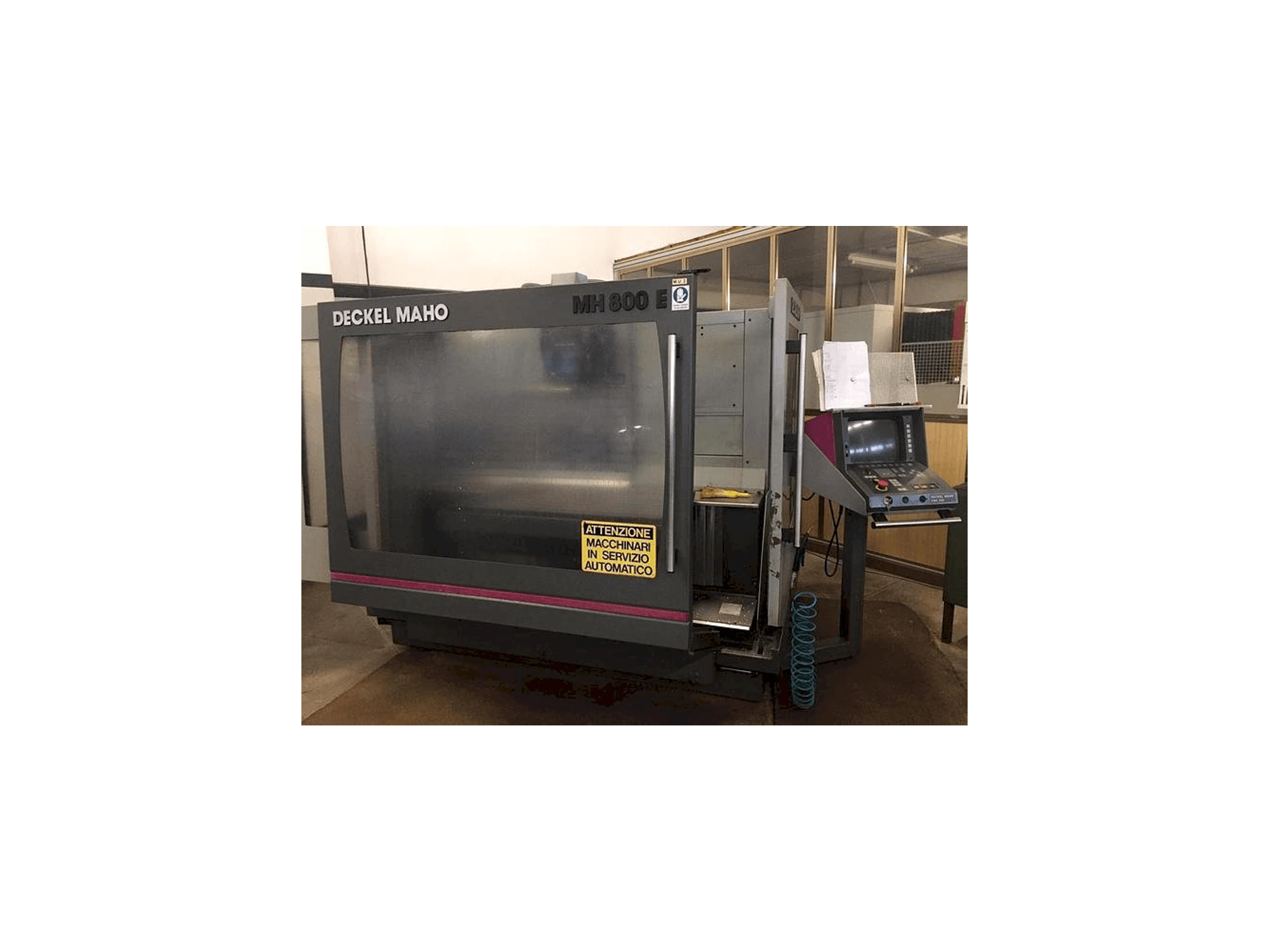 A DECKEL MAHO MH800E gép elölnézete