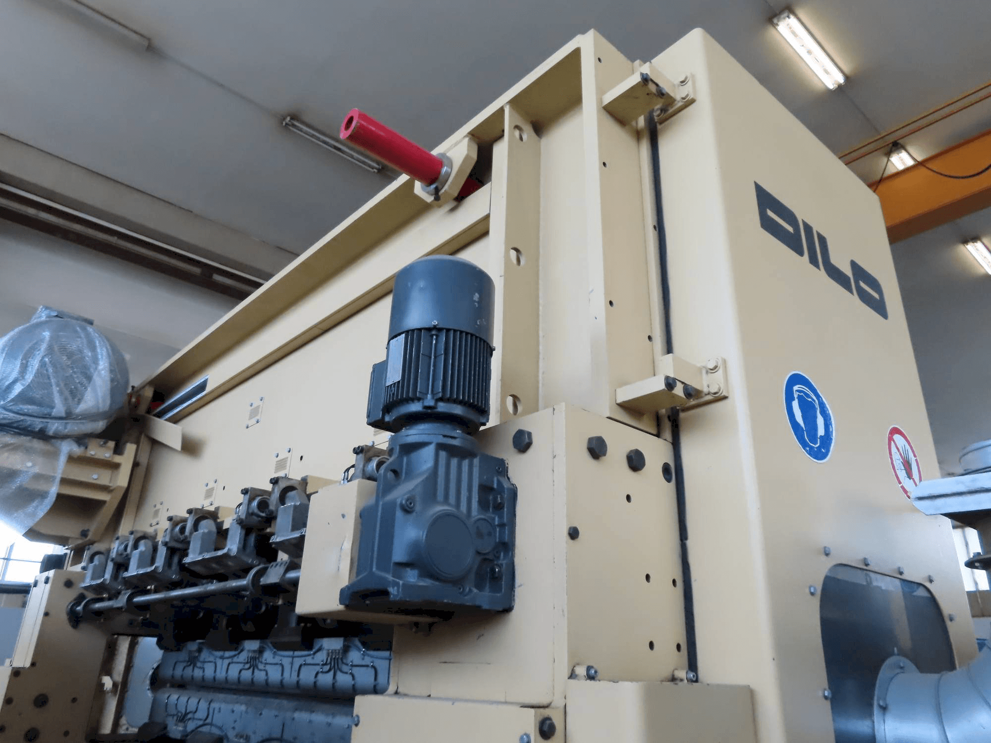 A DI-LOOM CBF 25 OUG-I HVXL 25 gép elölnézete