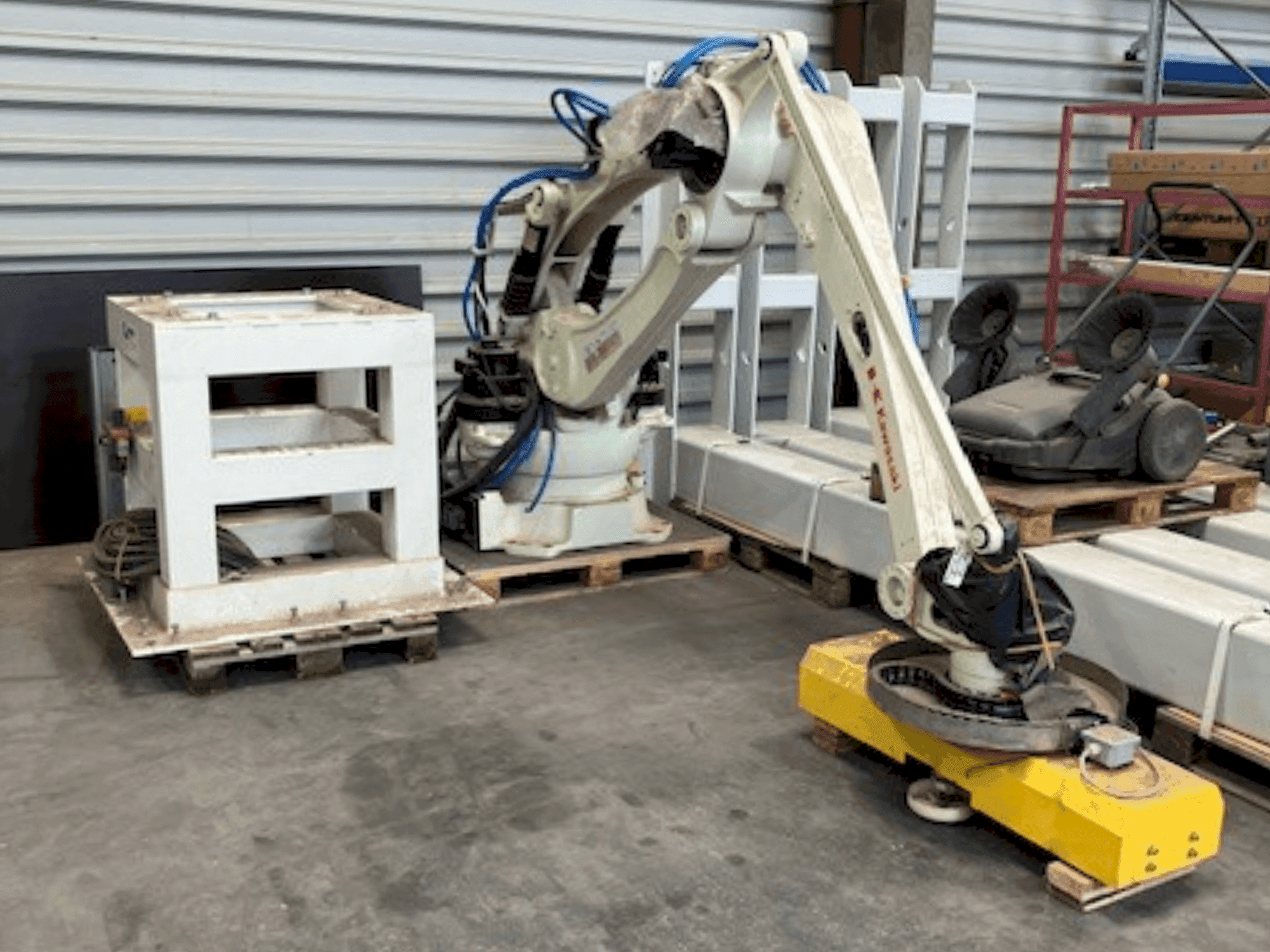 A Kawasaki 3CP180L-AC03 (2018) gép elölnézete