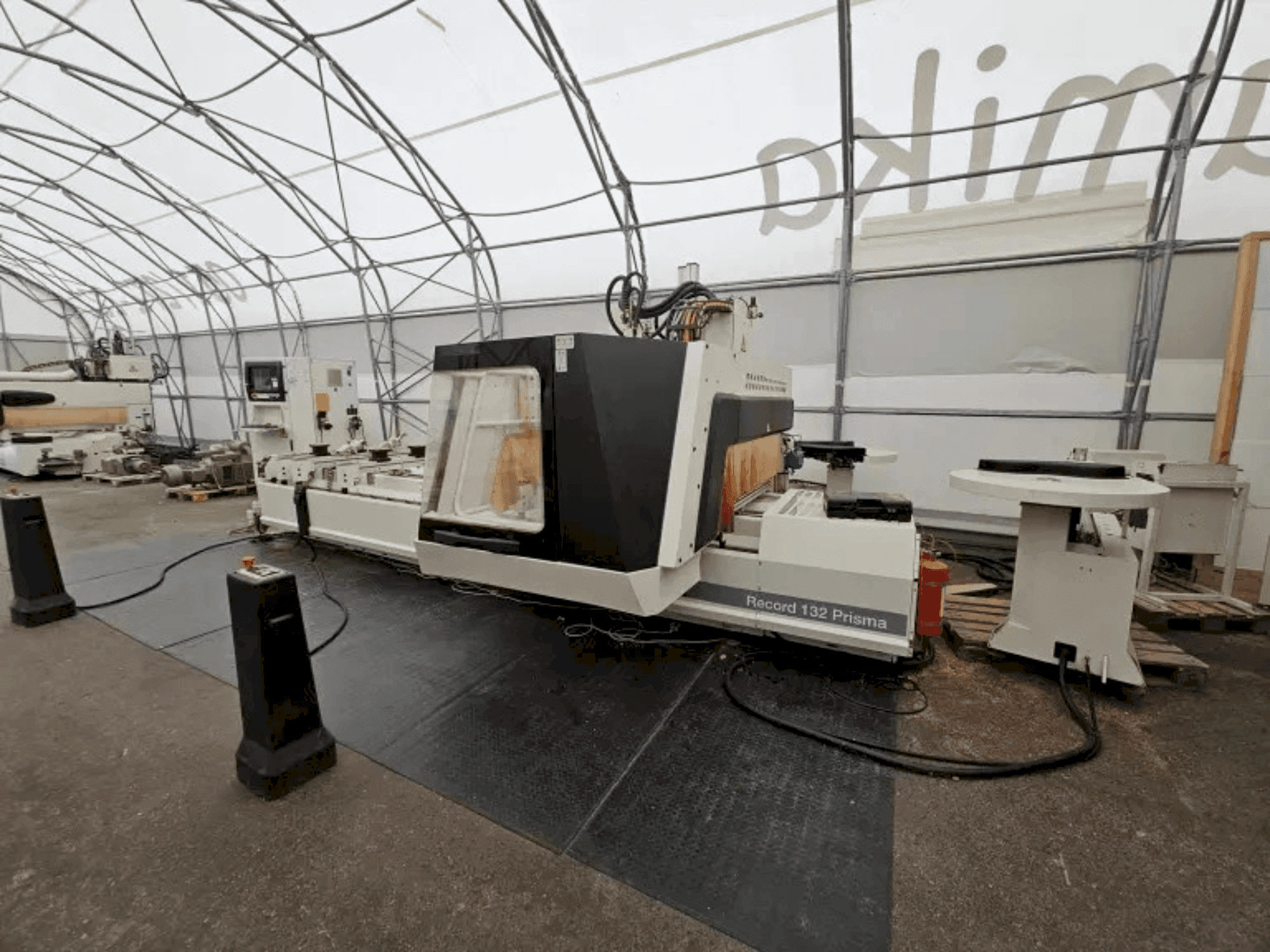A SCM SCM Record 132 Prisma gép elölnézete