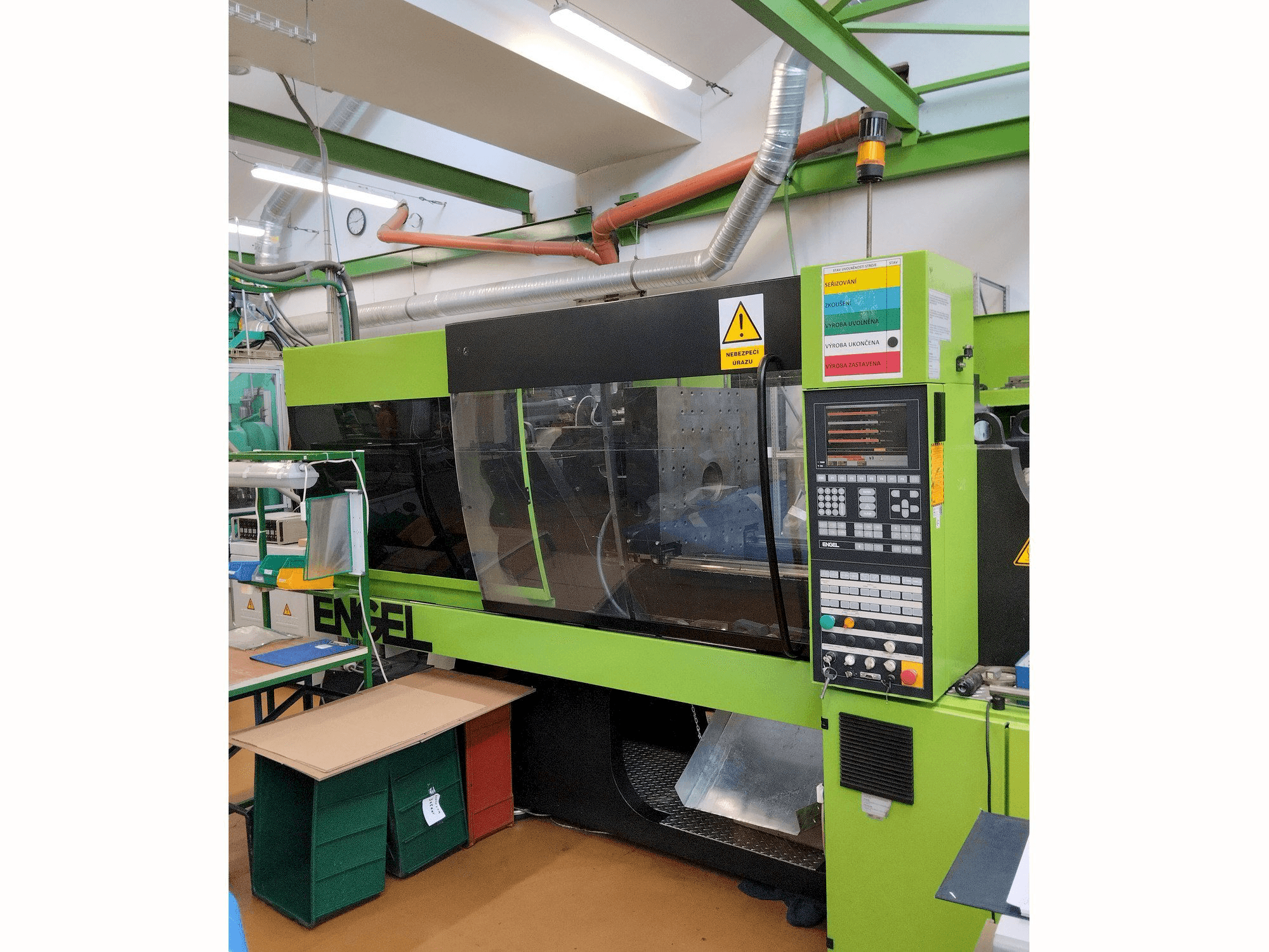 A Engel Victory 750/150 Tech gép elölnézete