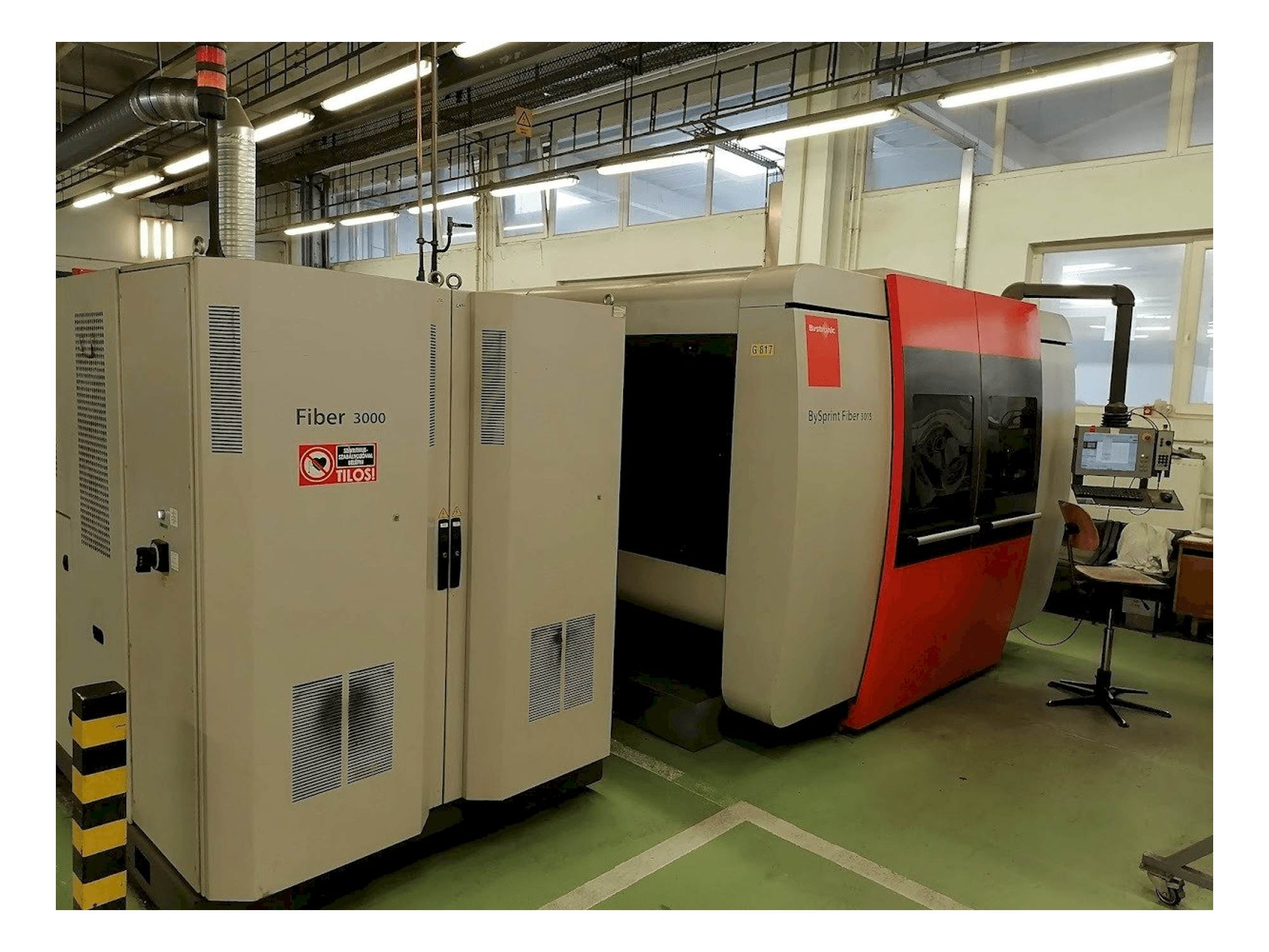 A Bystronic BySprint Fiber 3015 gép elölnézete