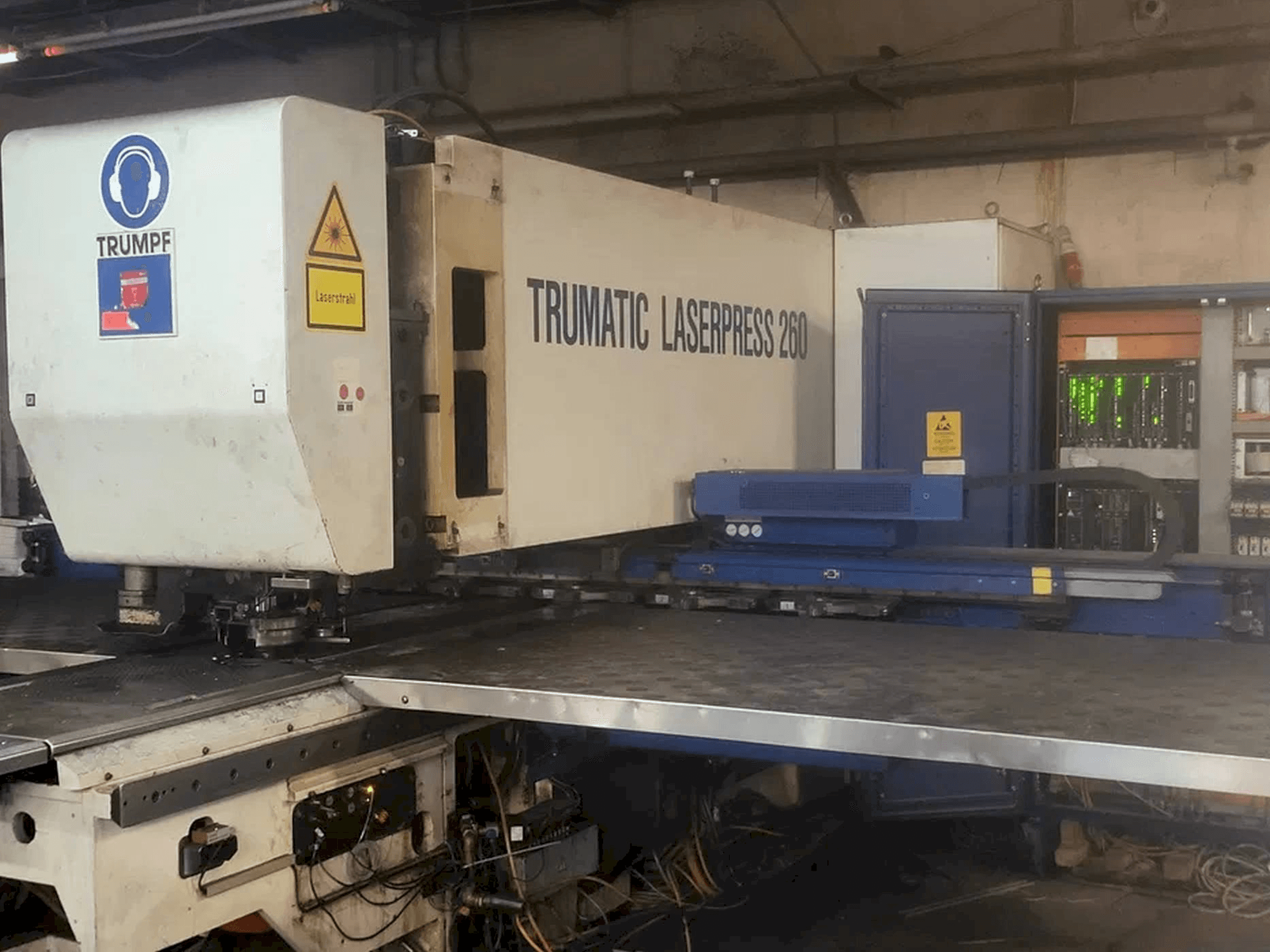 A Trumpf Trumatic 260 gép elölnézete