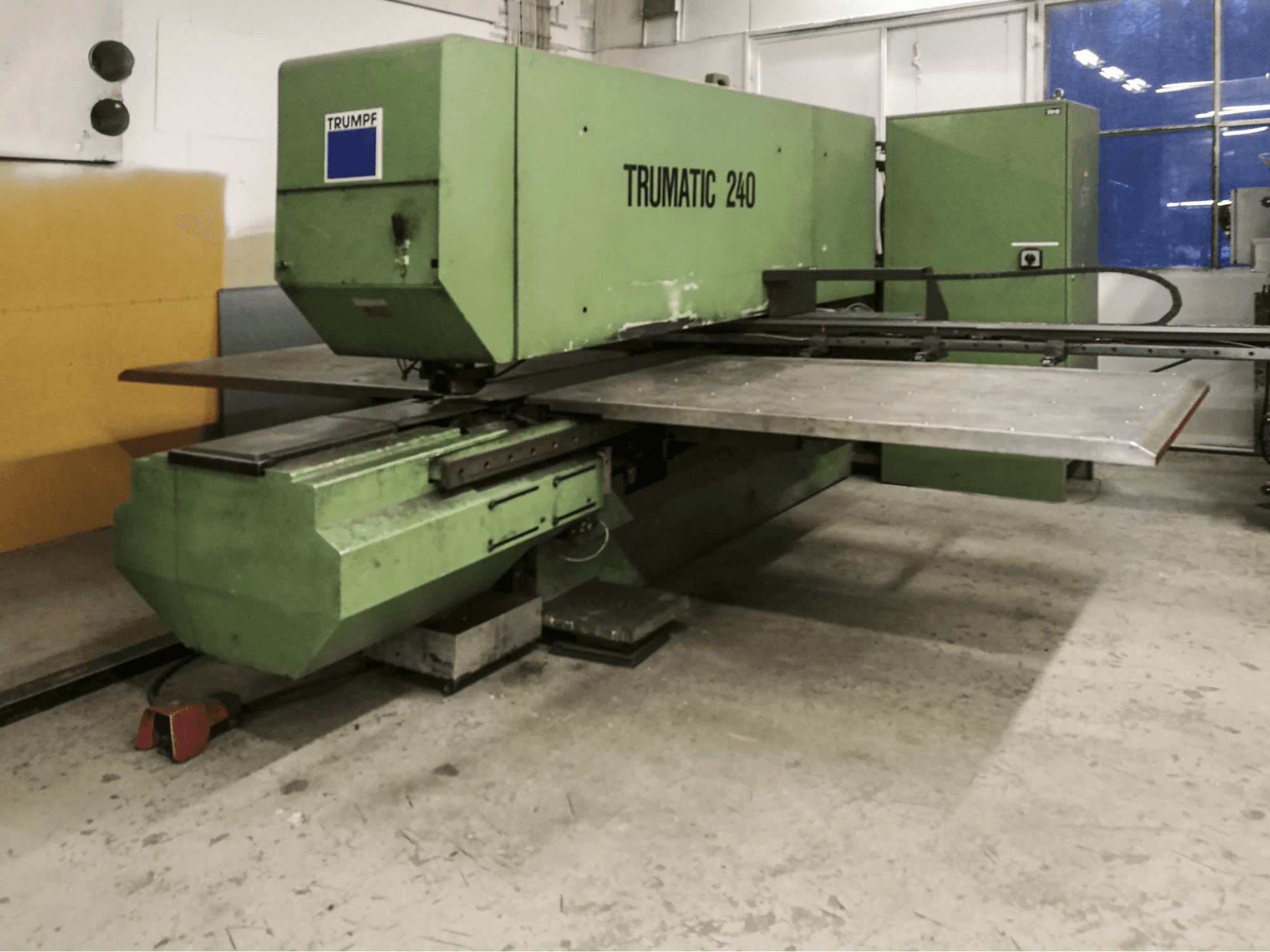 A Trumpf Trumatic 240 gép bal oldali nézete