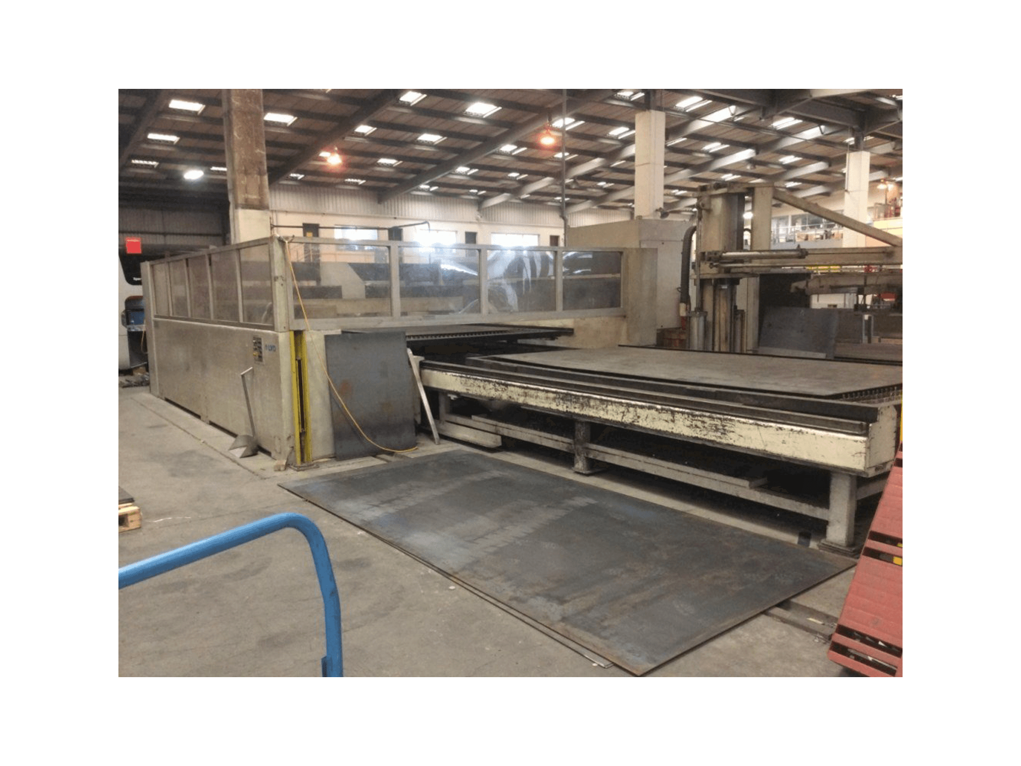 A LVD Implus 4030 gép elölnézete