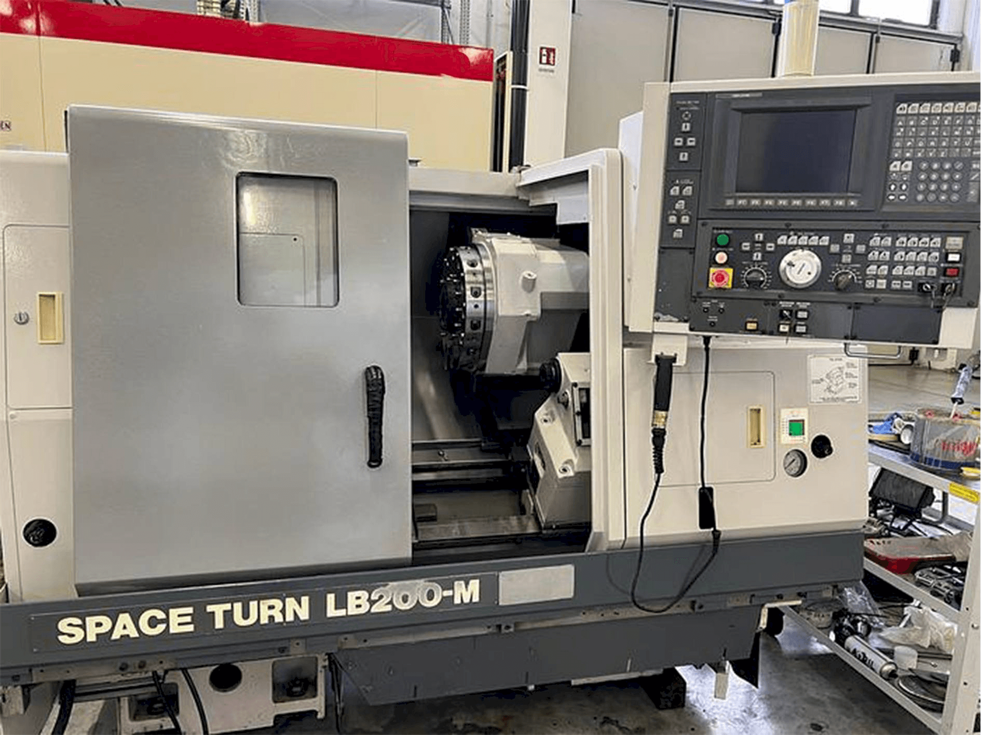 A Okuma Space Turn LB 200M gép elölnézete