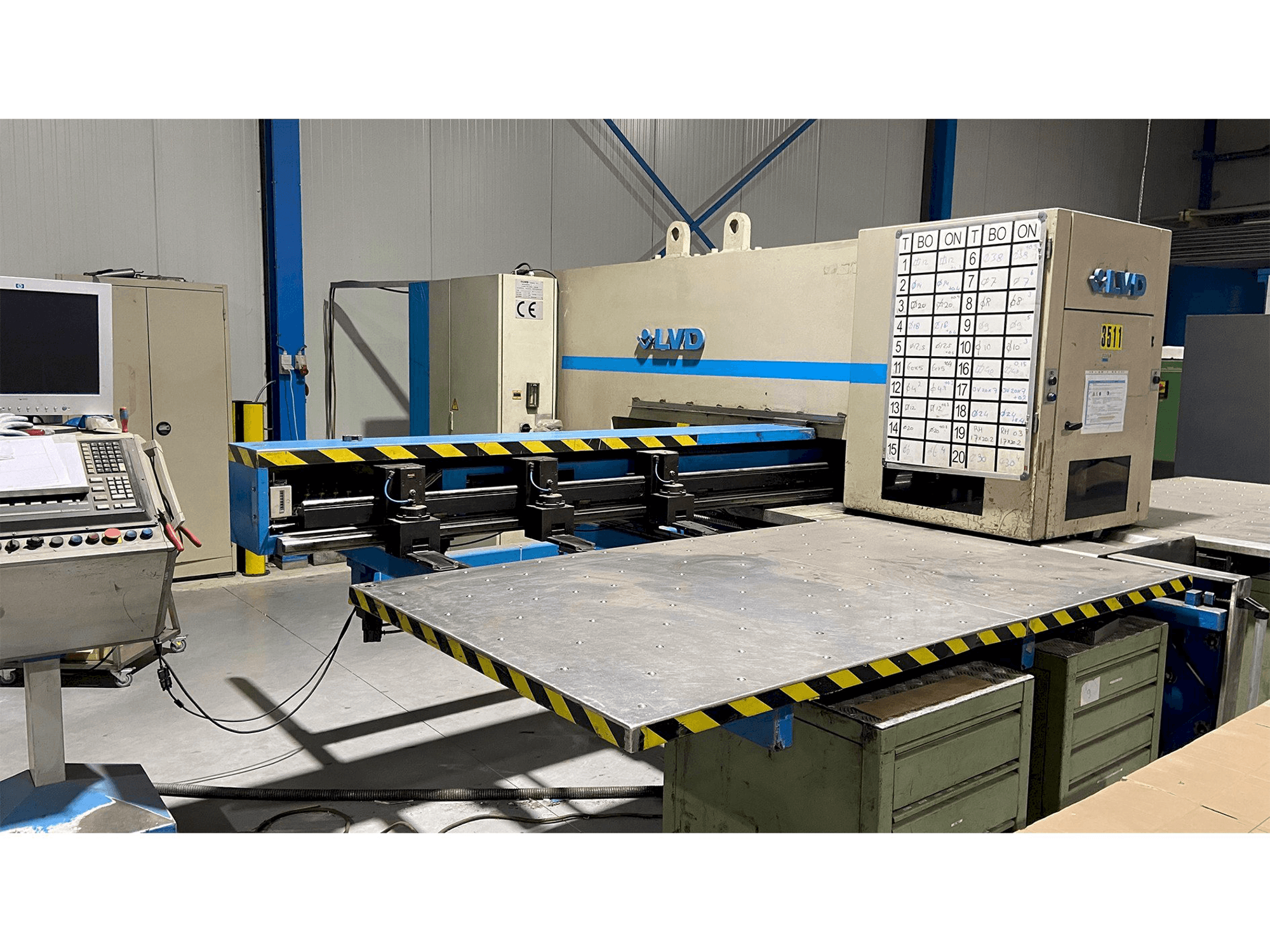 A LVD Delta 1250-LB-TN gép elölnézete