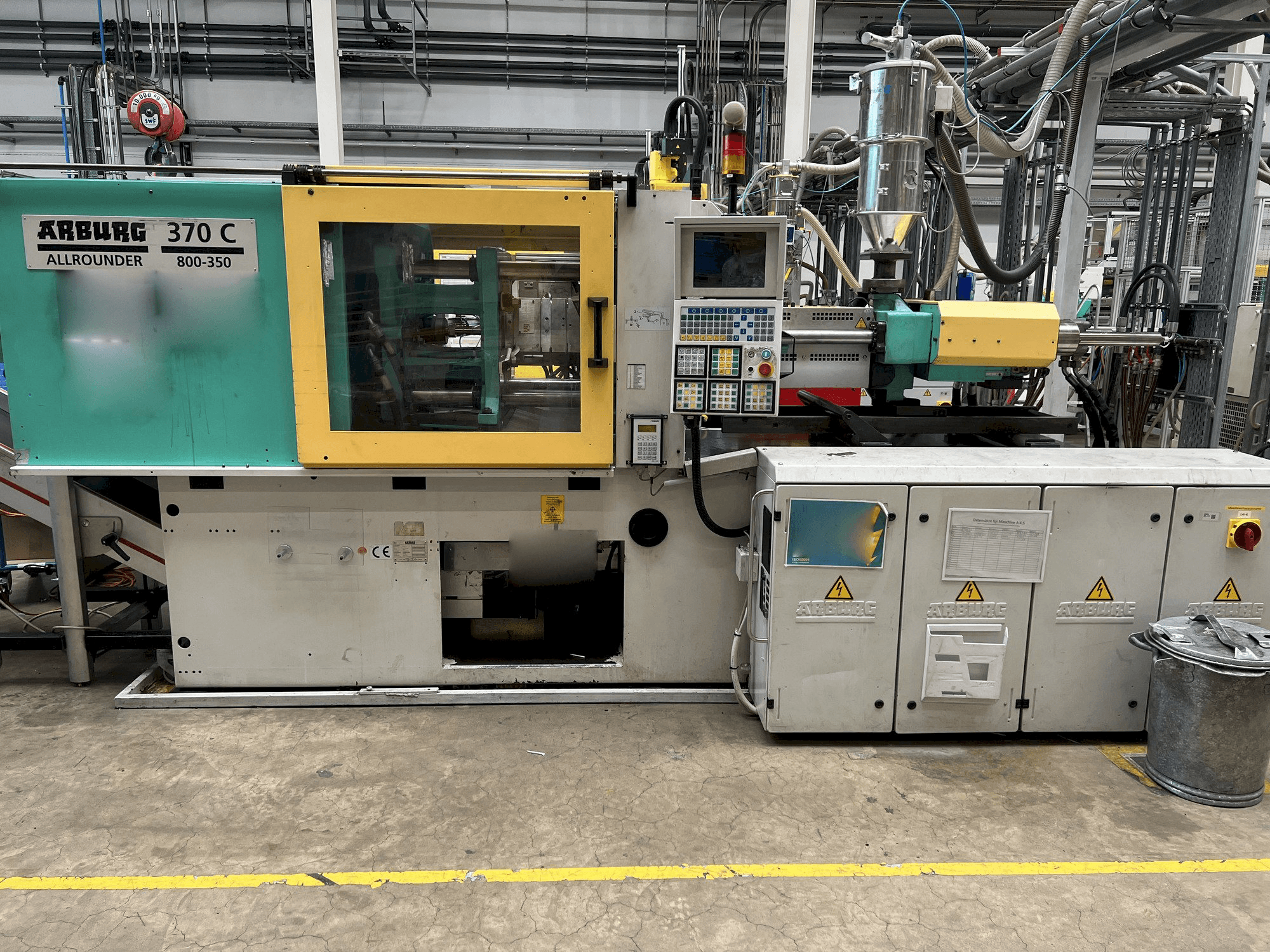 A Arburg 370C-800-350 gép elölnézete
