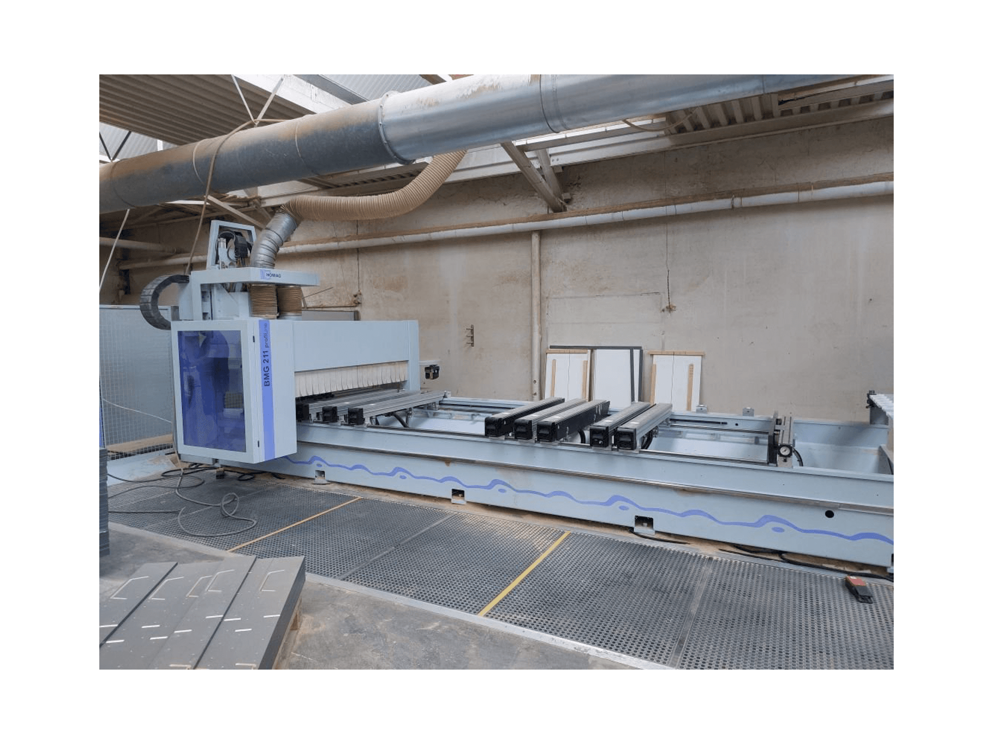 A HOMAG PROFI BMG211 / 45 / 15 / K gép elölnézete