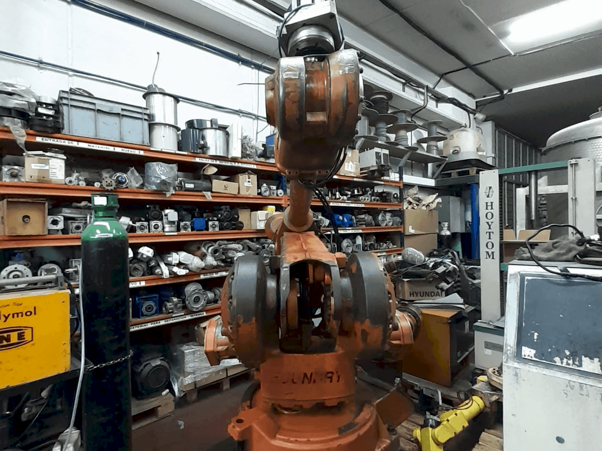 A ABB IRB 4400 (2018) gép elölnézete