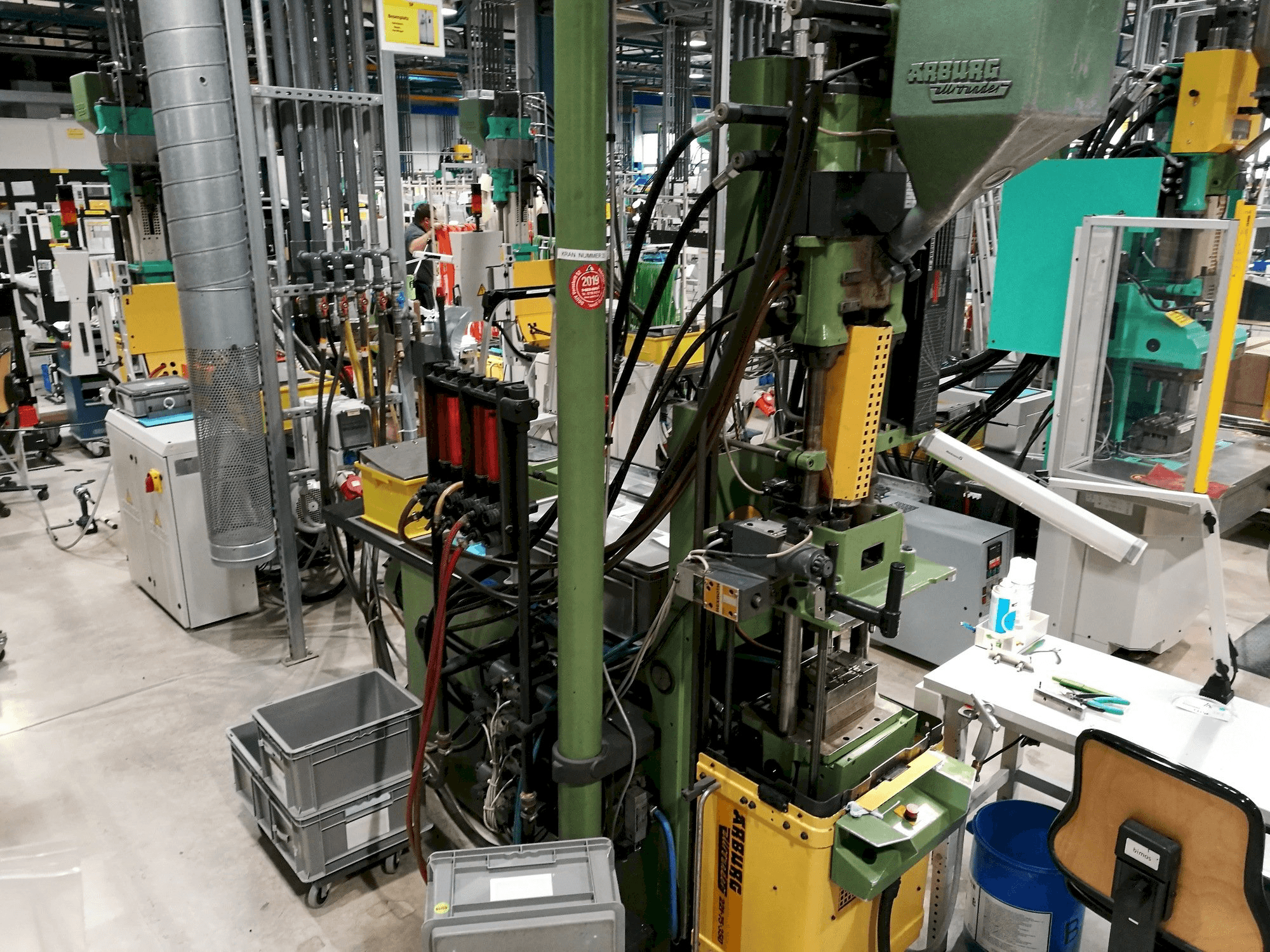 A Arburg 221-75-350 gép elölnézete