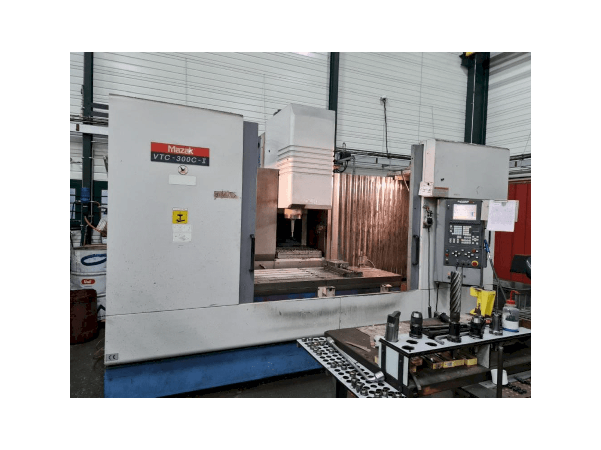 A Mazak VTC 300C gép elölnézete