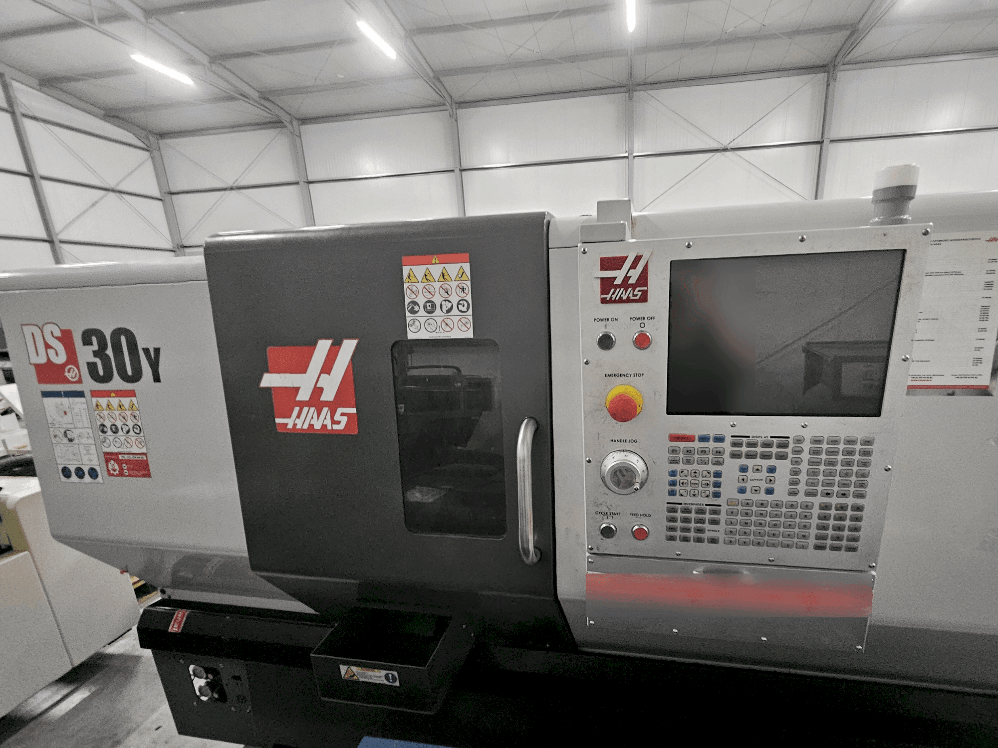 A HAAS DS-30Y gép elölnézete
