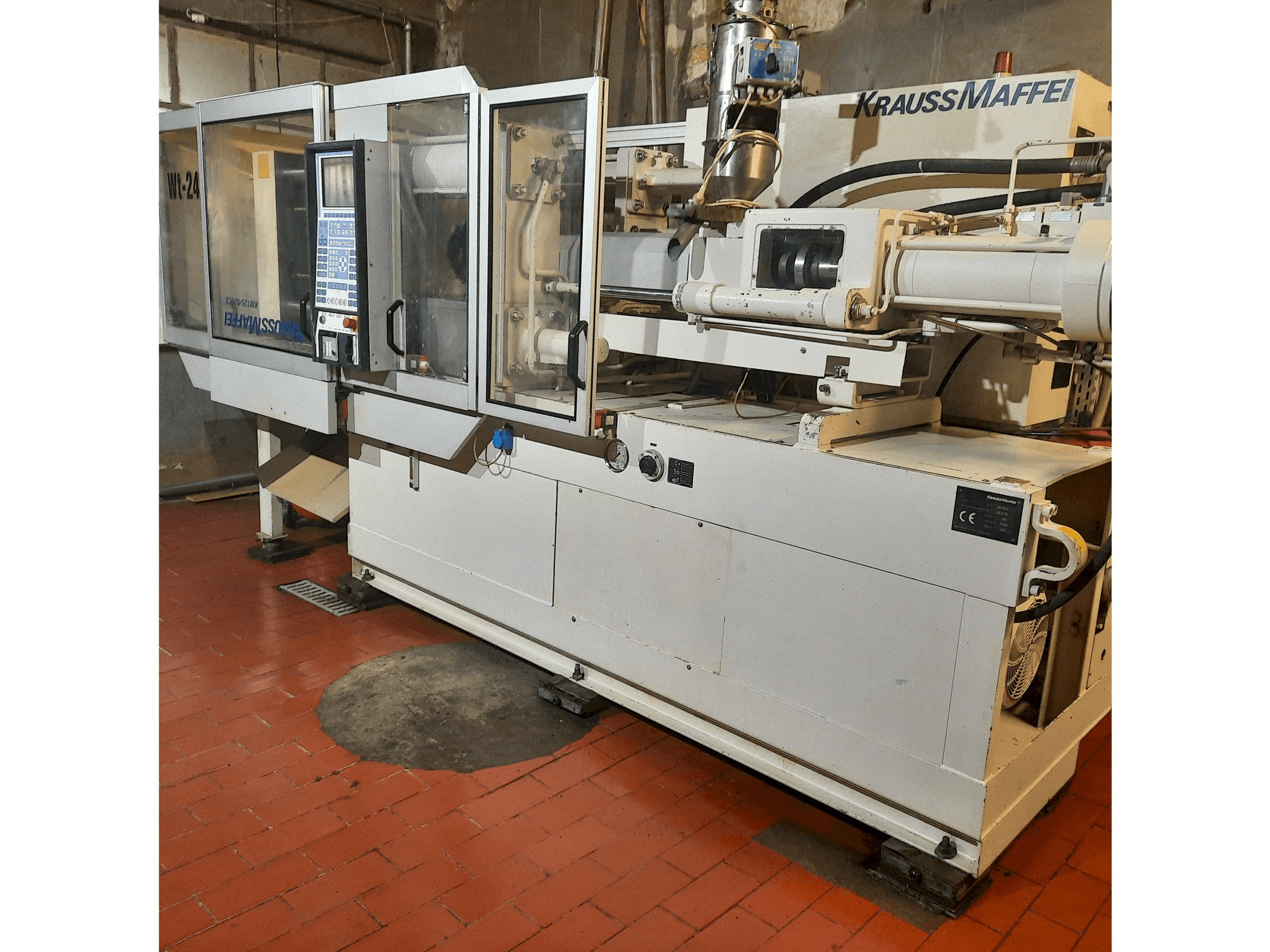 A Krauss Maffei KM 125-520 C2 gép elölnézete
