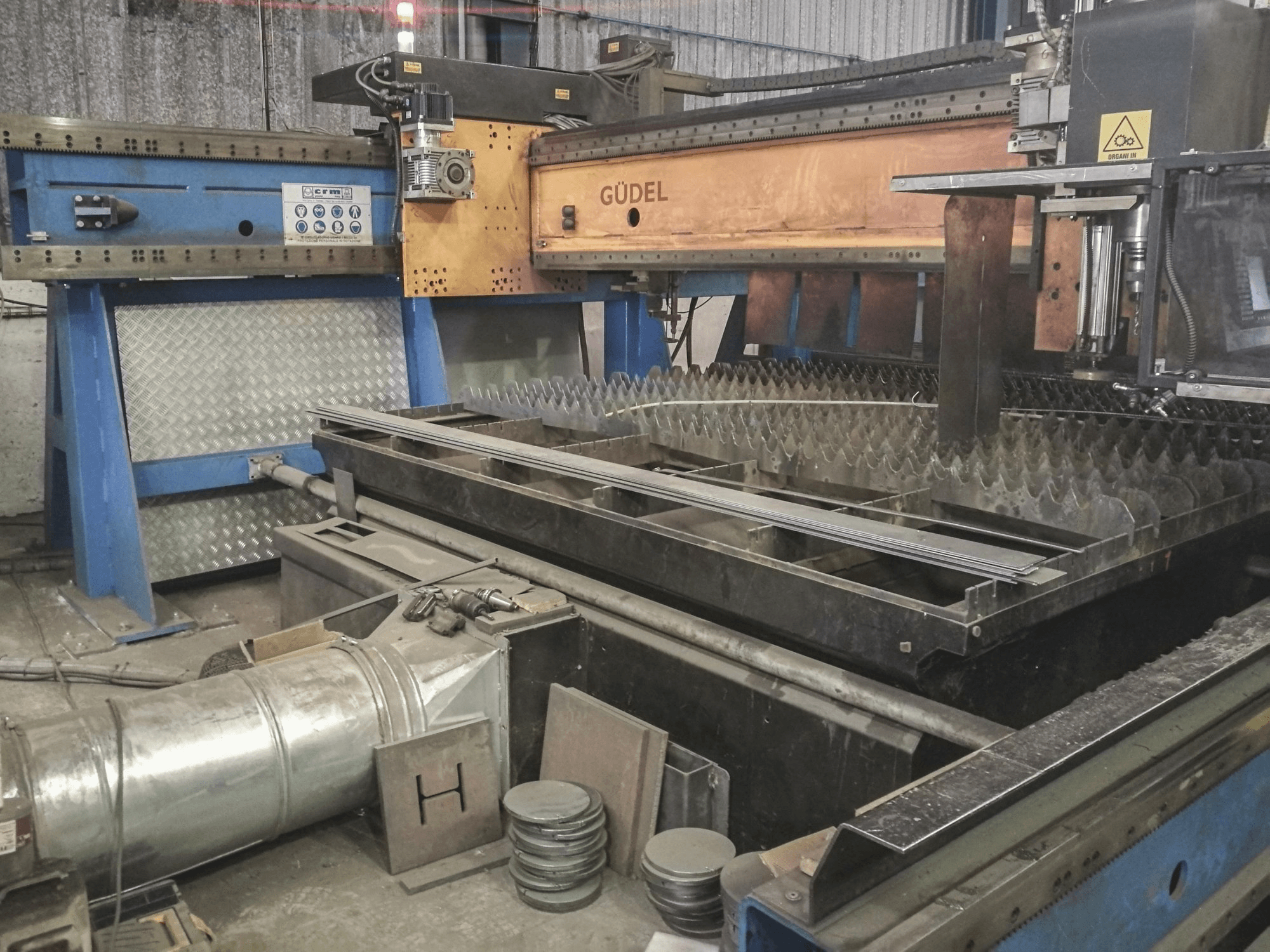 A CRM CT16025ISO40HPR gép elölnézete