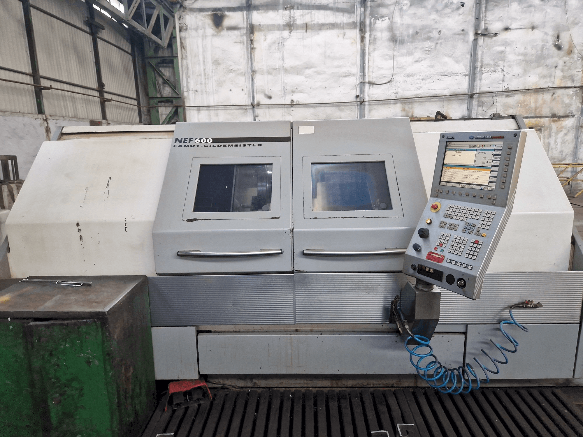 A DMG GILDEMEISTER NEF 600 gép elölnézete