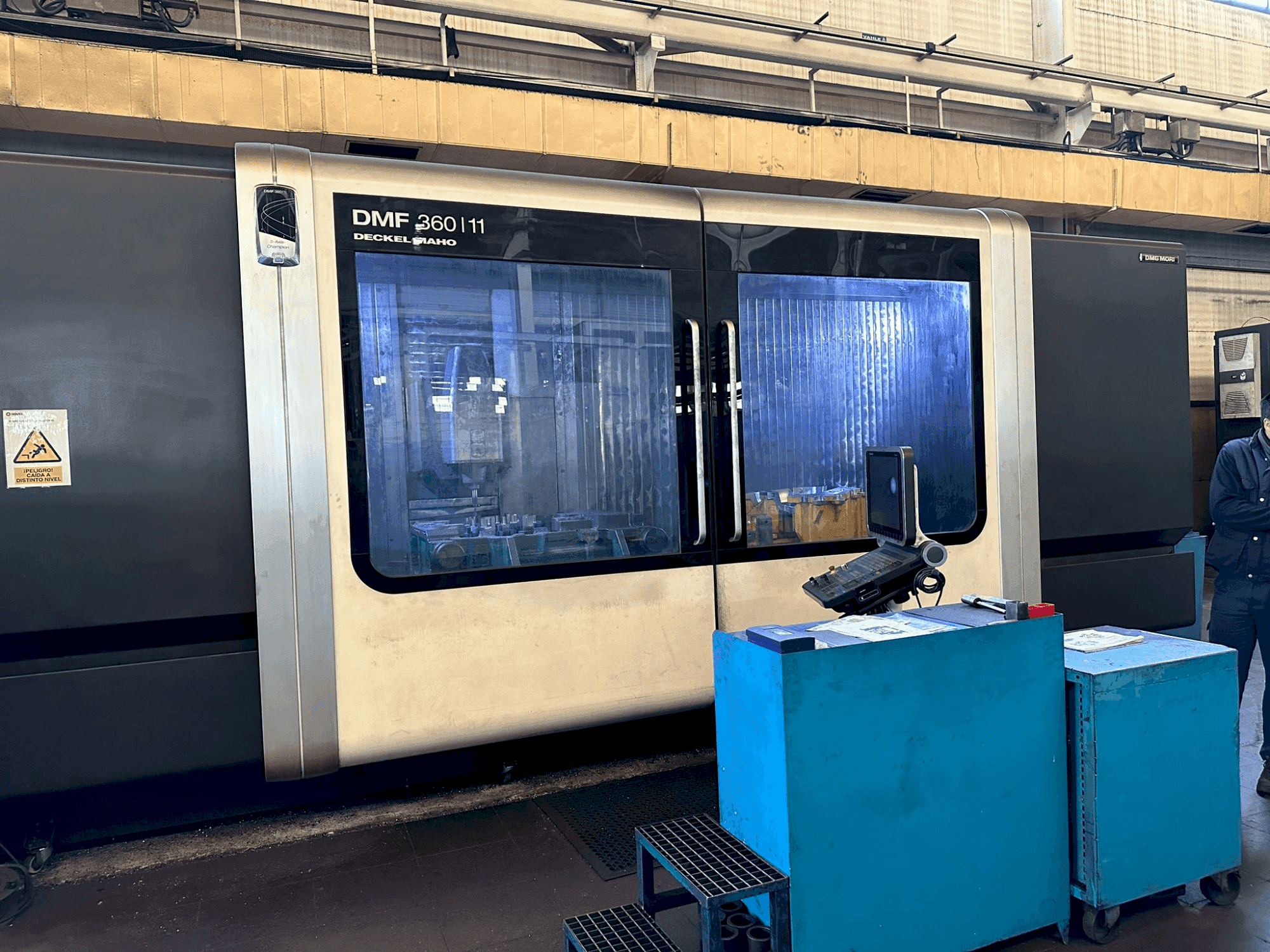 A DMG MORI DMF 360-11 gép elölnézete