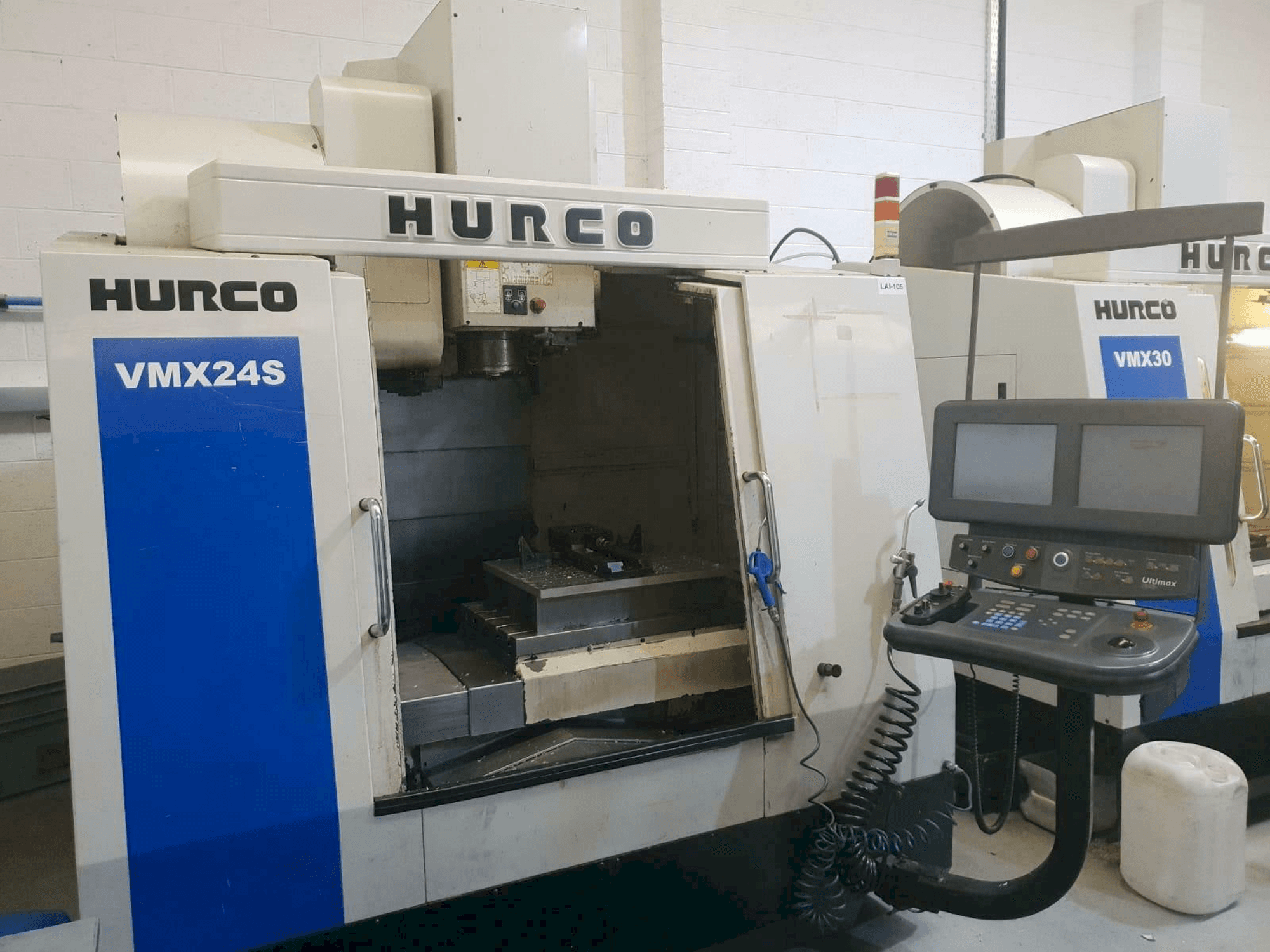 A Hurco VMX 24 S gép elölnézete