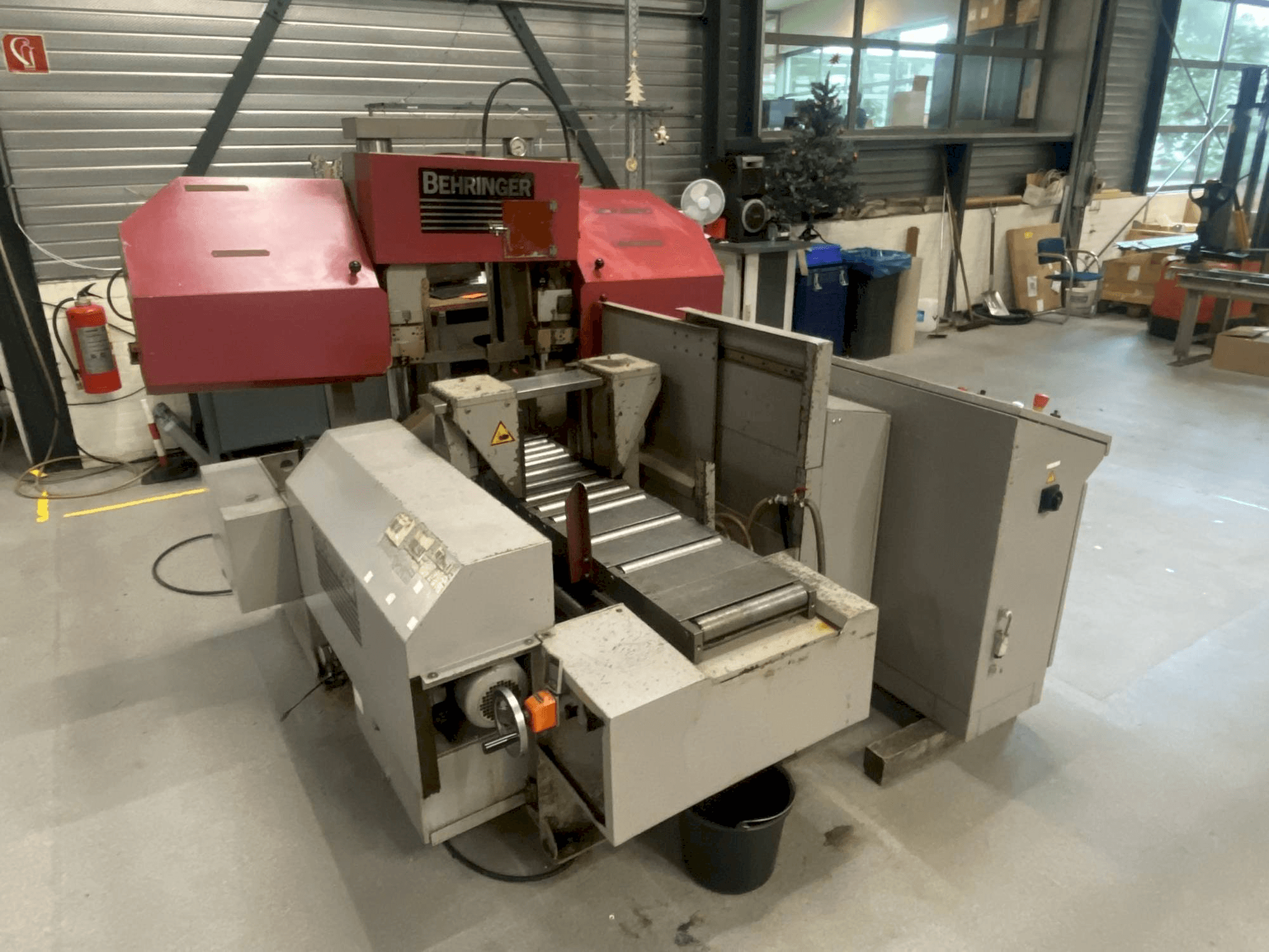 A Behringer HPB 303A gép elölnézete