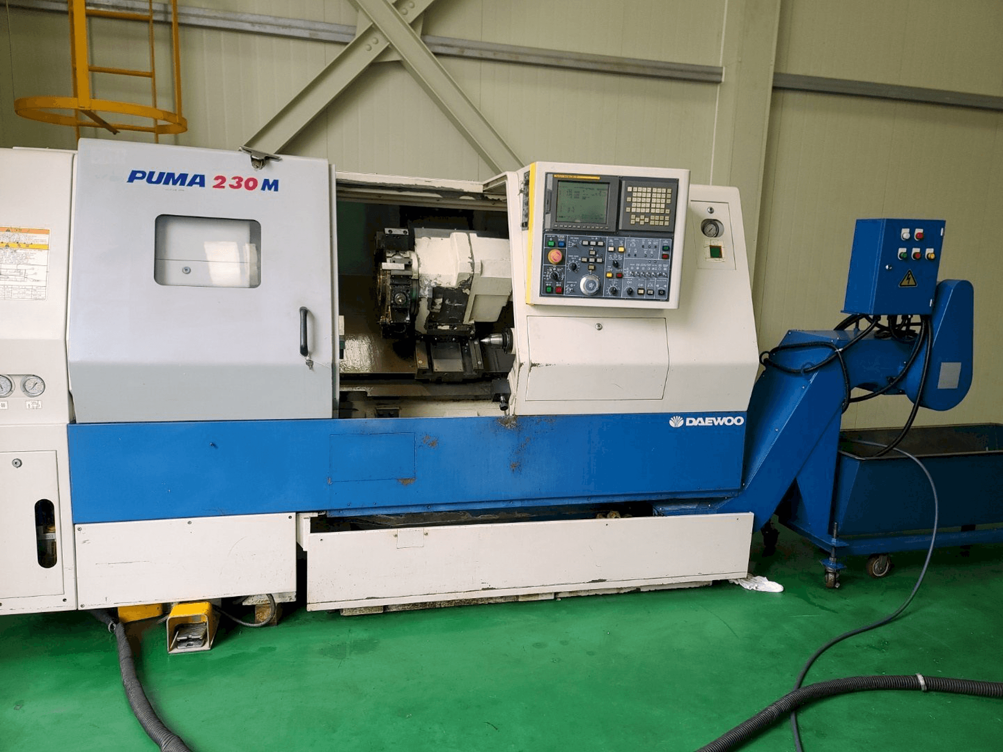 A Doosan PUMA 230MB gép elölnézete