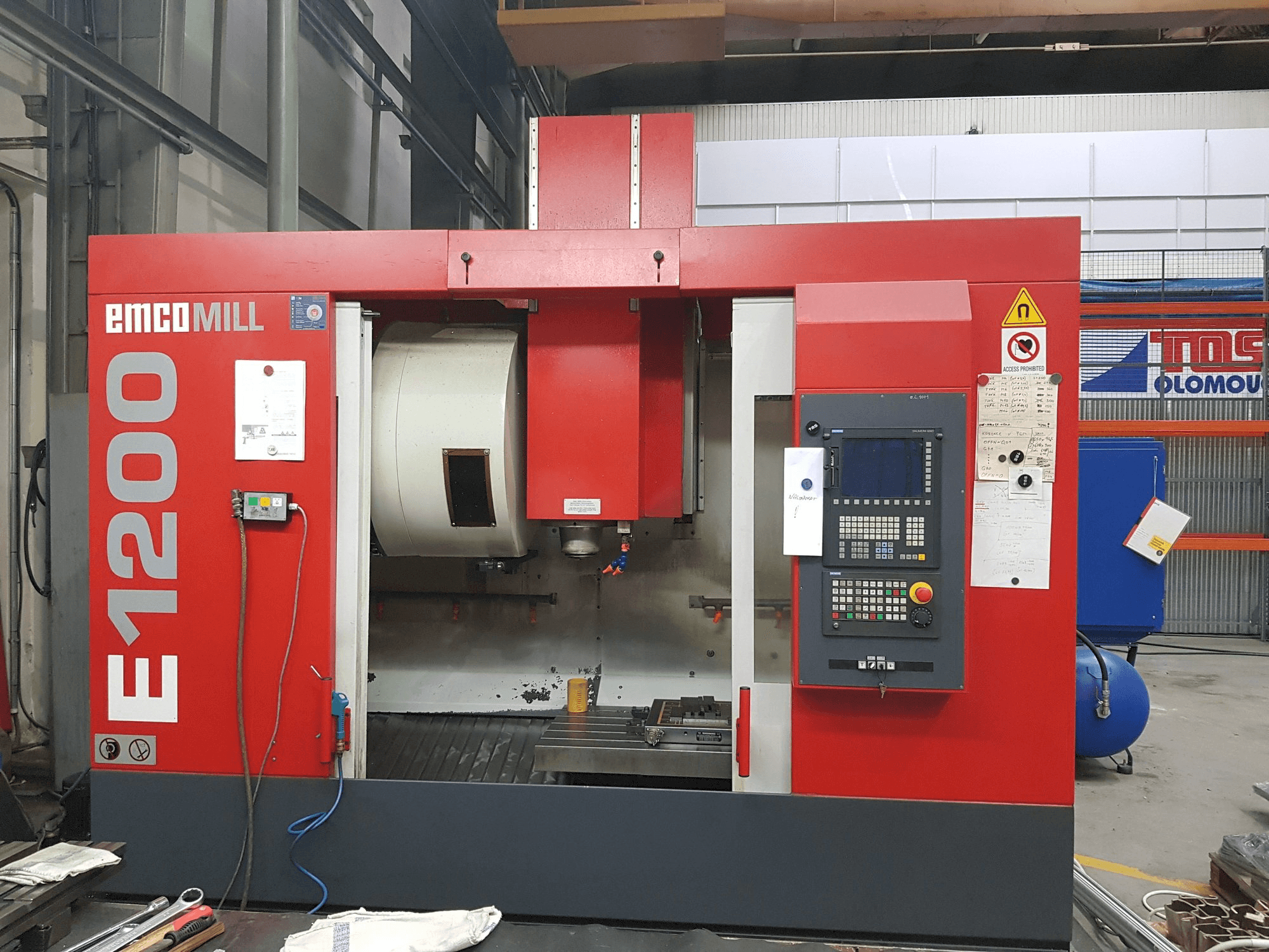 A EMCO Emcomill E 1200 gép elölnézete