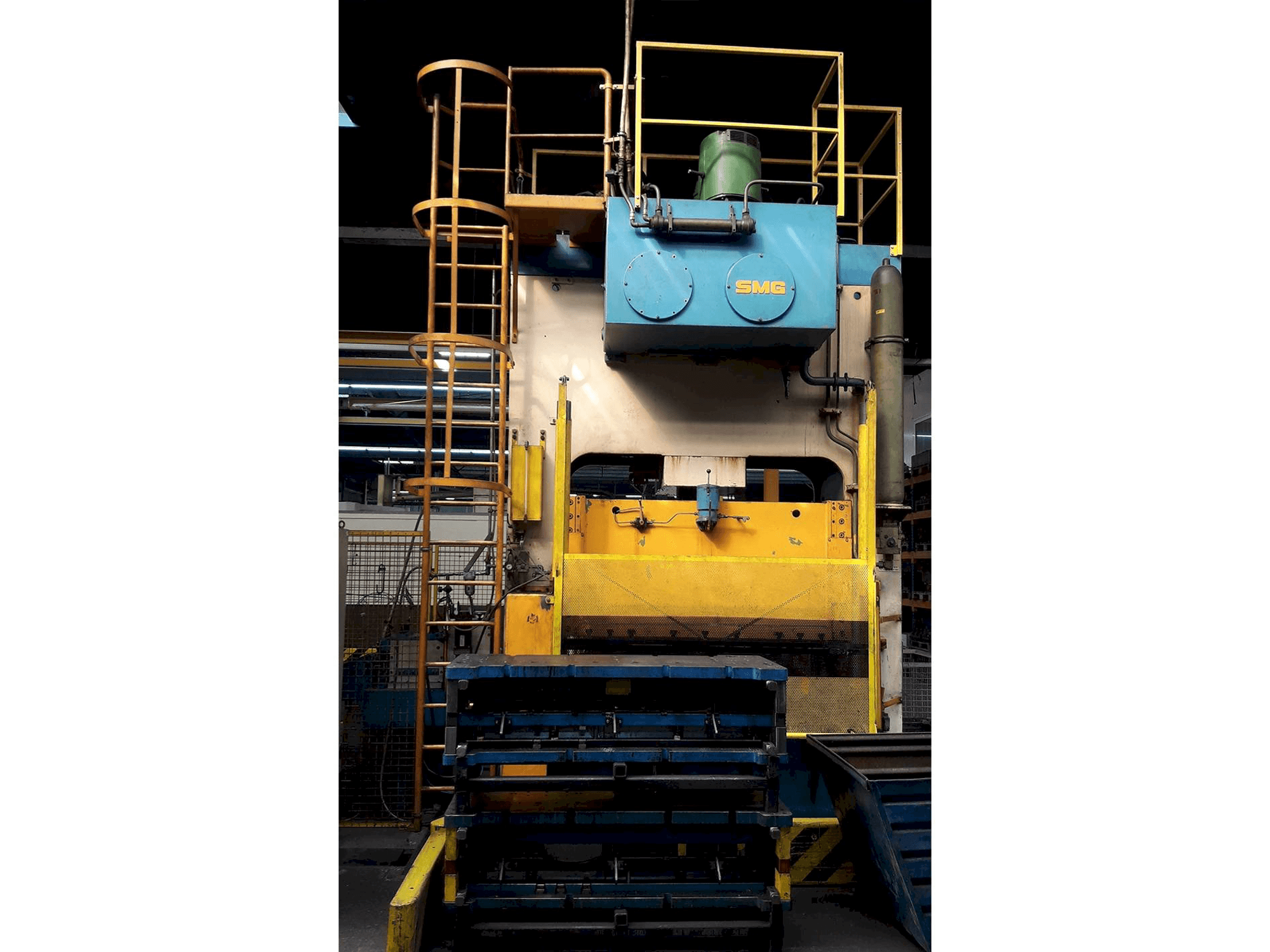 A SMG SCHULER DS 200 + Z 60 gép elölnézete