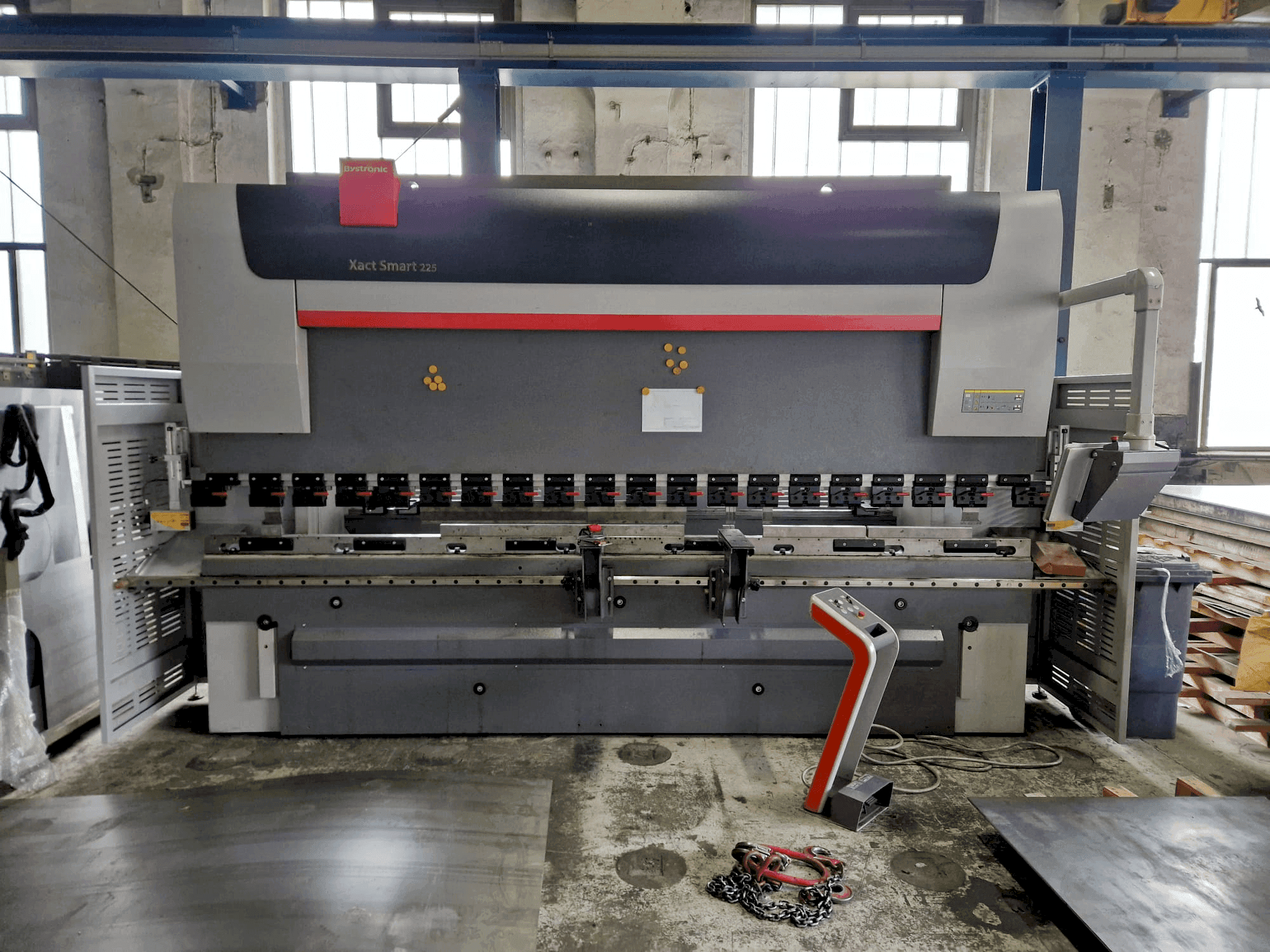 A Bystronic Xact Smart 225/4100 gép elölnézete