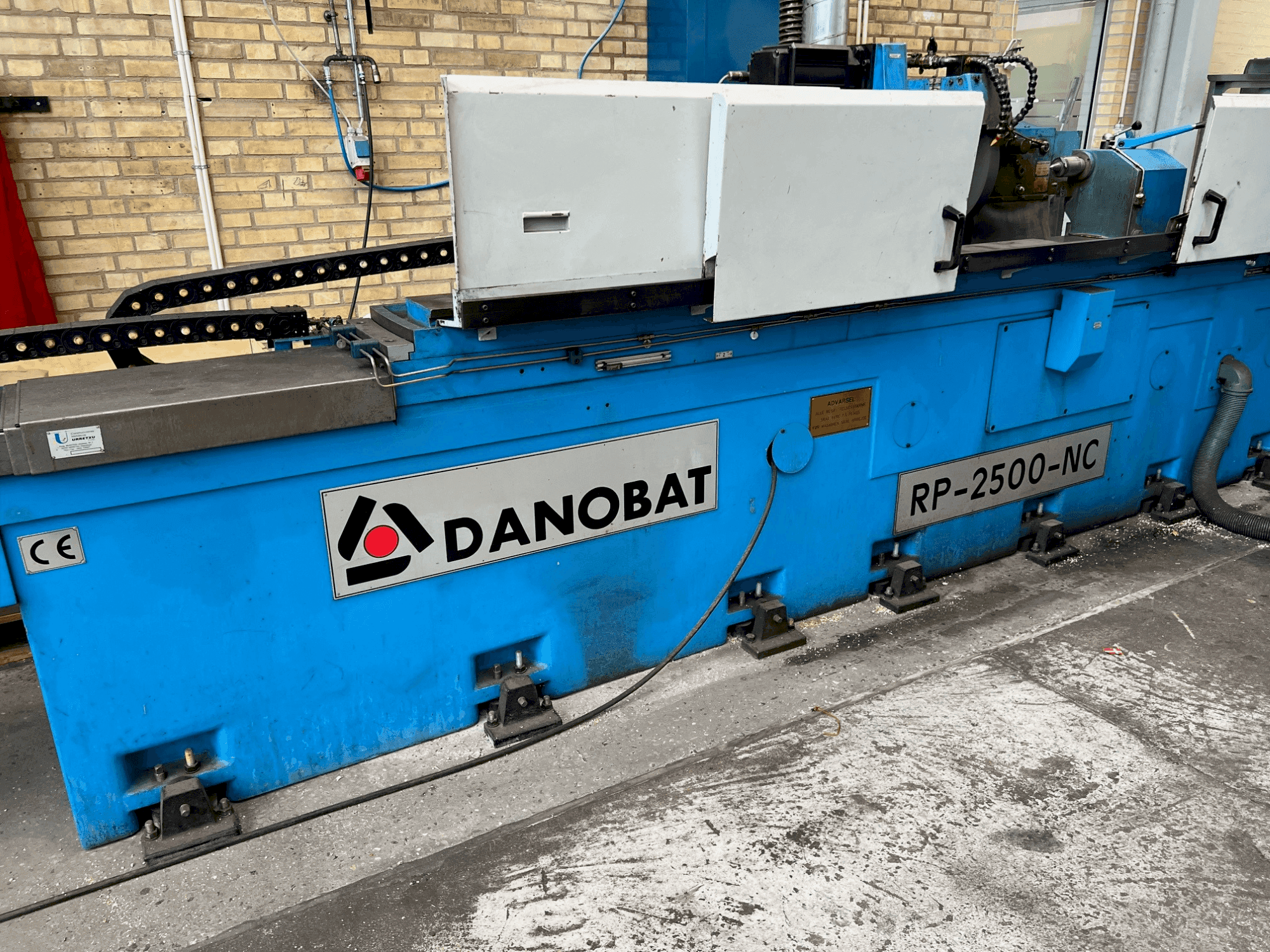 A DANOBAT RP-2500-NC gép elölnézete