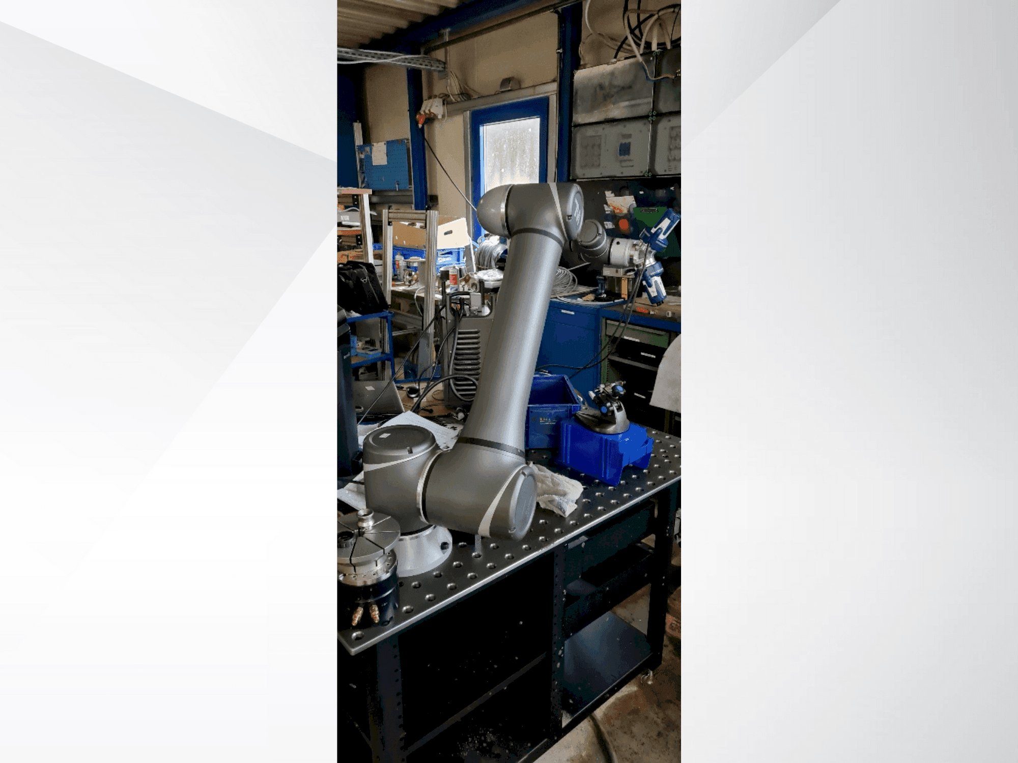 A OMRON TM12 gép elölnézete