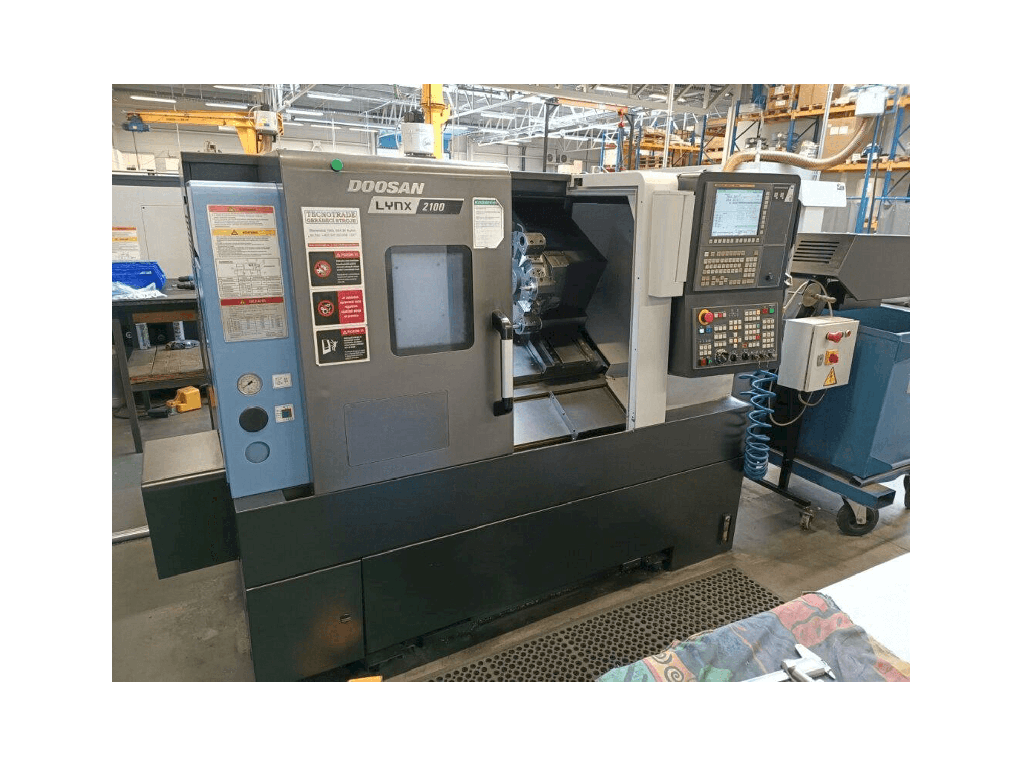 A DOOSAN Lynx 2100A gép elölnézete
