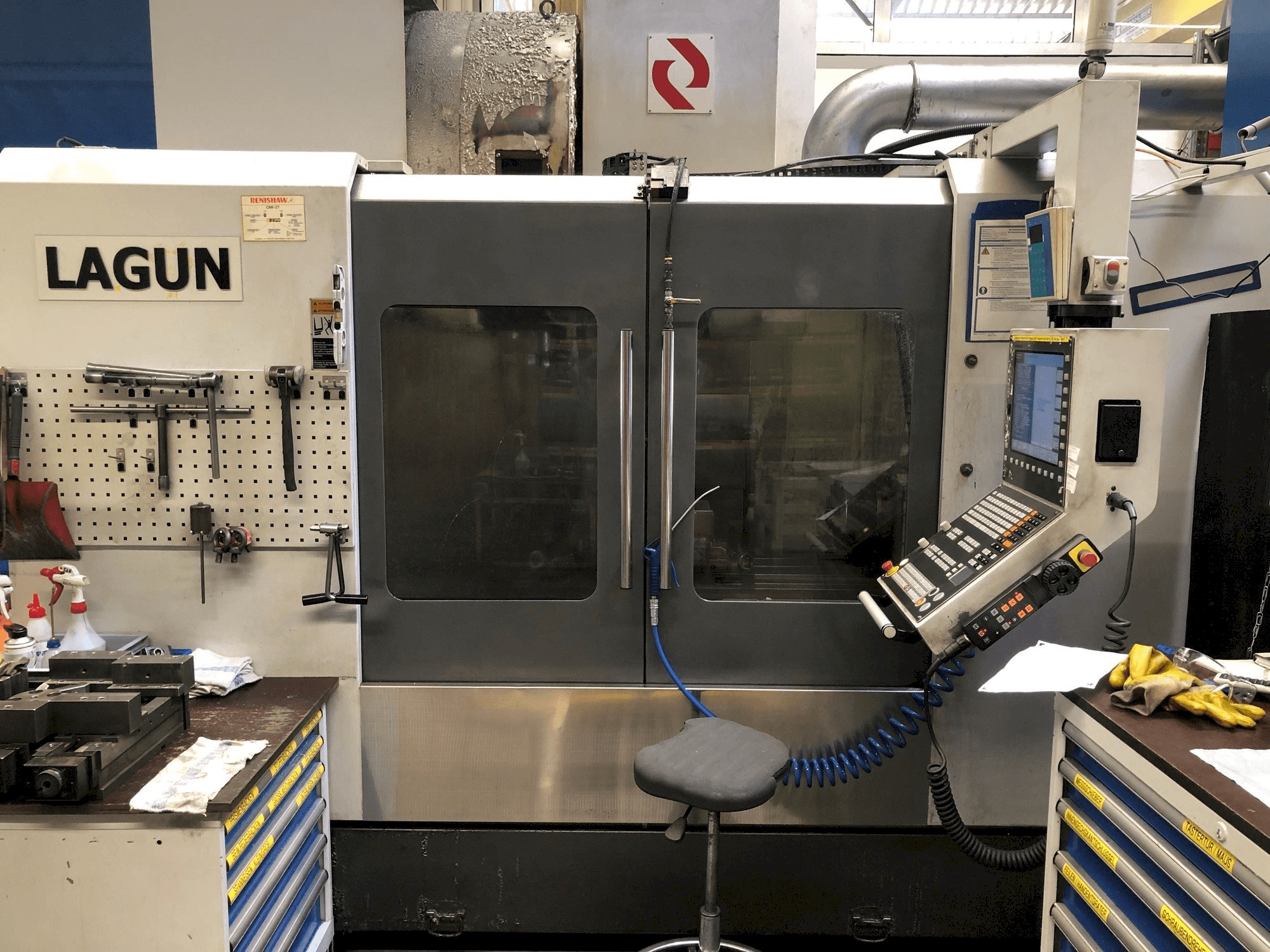 A LAGUN L1400 gép elölnézete