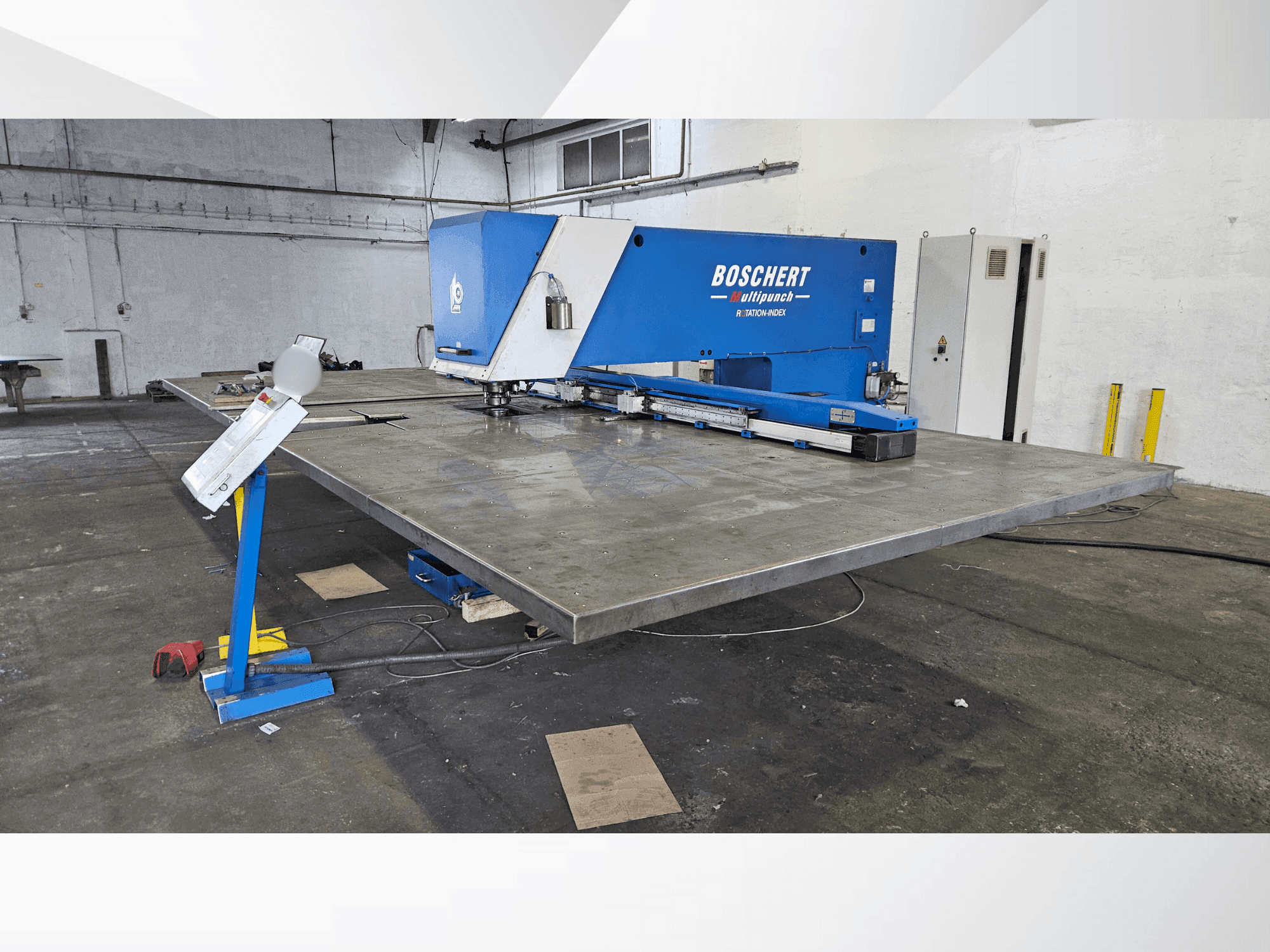 A BOSCHERT Multipunch 1500 x 3000 gép elölnézete