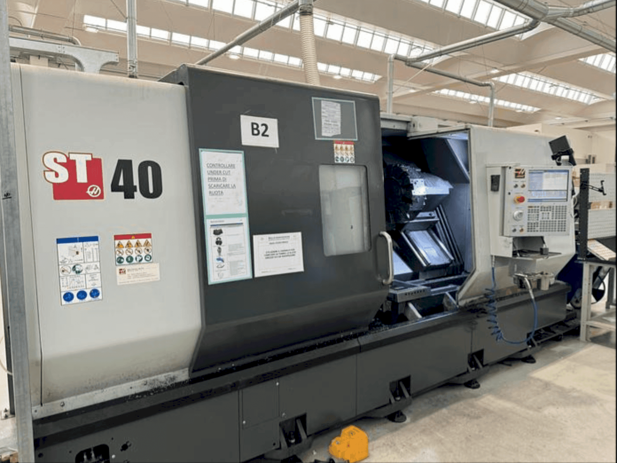 A HAAS ST40 gép elölnézete