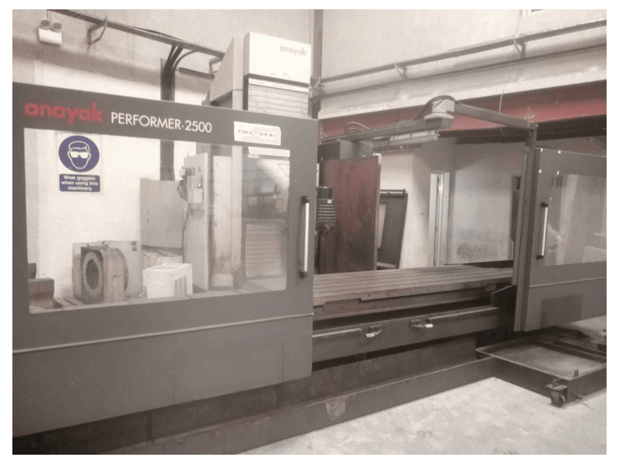 A ANAYAK PERFORMER-2500 gép elölnézete