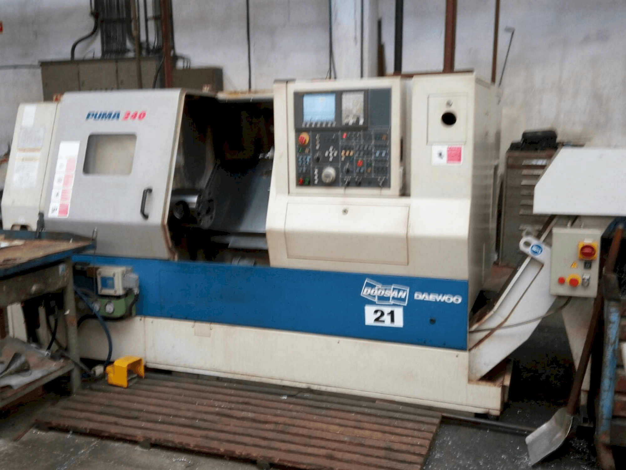 A Doosan Puma 240B gép elölnézete