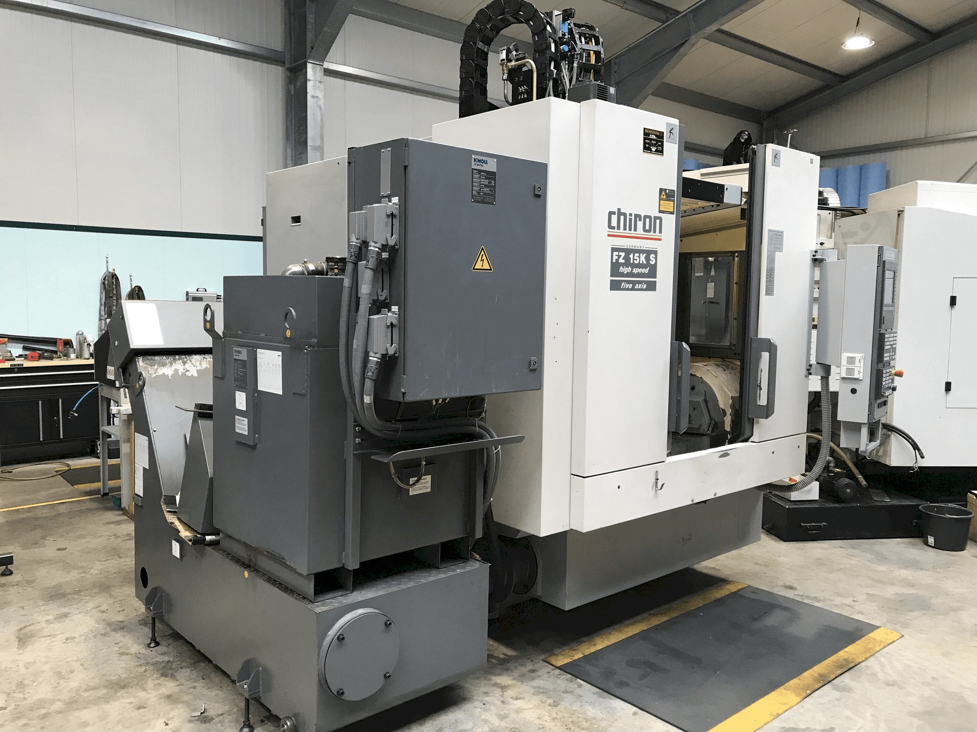 A CHIRON FZ15 KS gép elölnézete