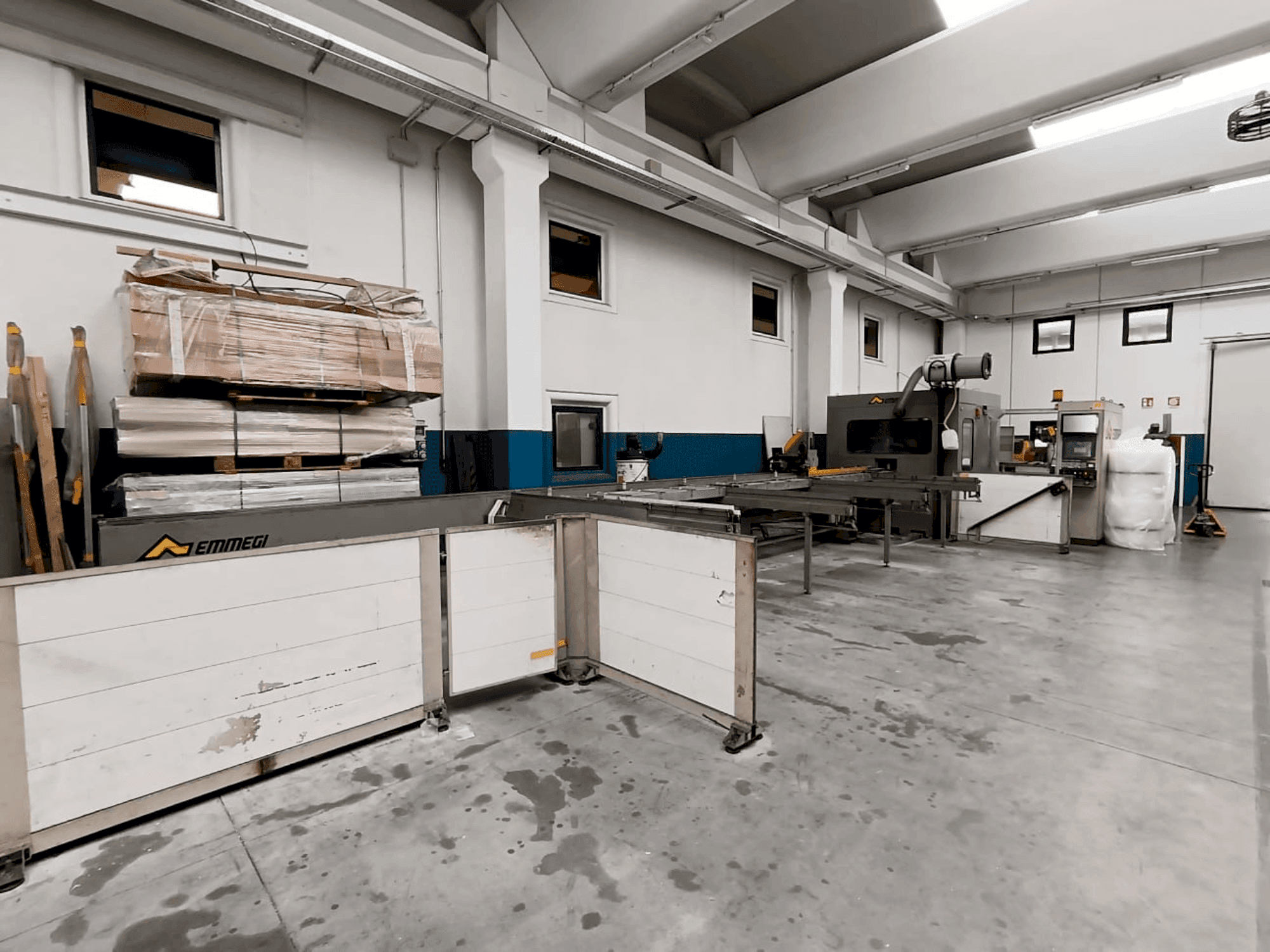 A Emmegi Quadra gép elölnézete