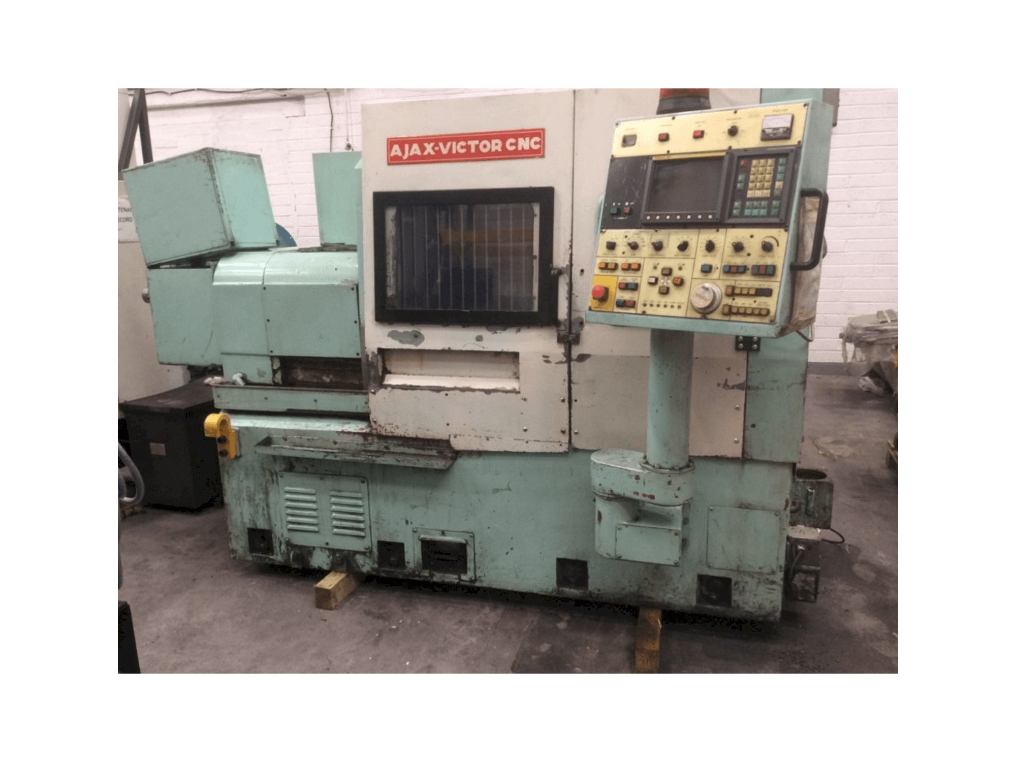 A Victor TNS-3H gép elölnézete