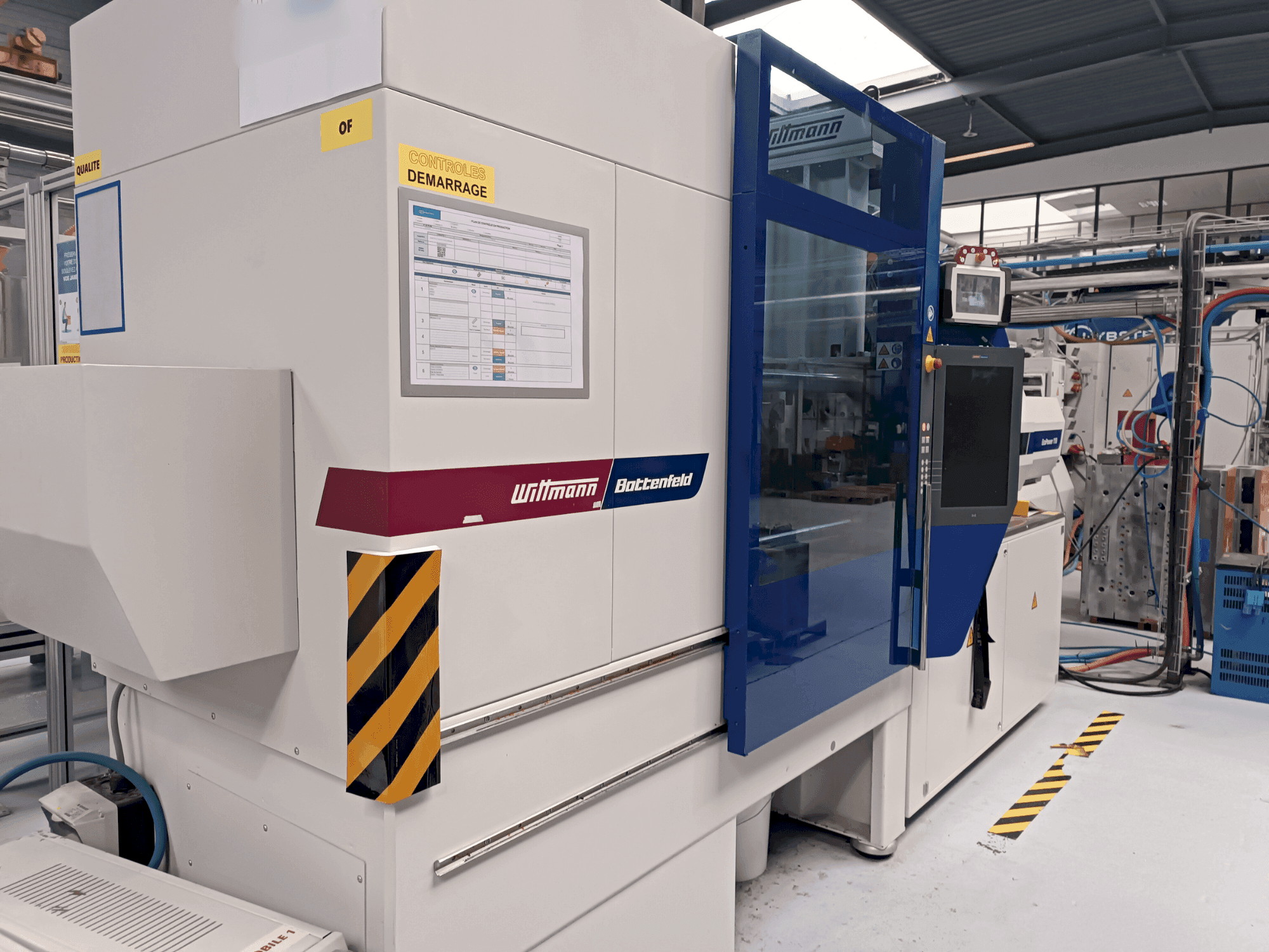 A Battenfeld Ecopower 110-130 gép elölnézete